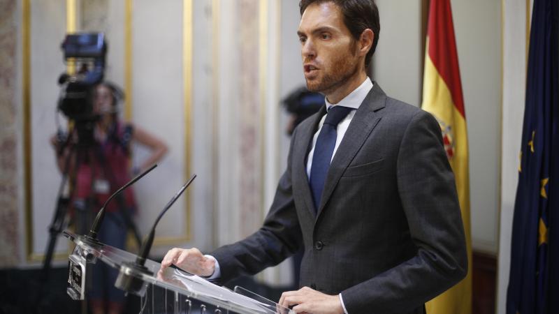 El portavoz de Navarra Suma en el Congreso de los Diputados Sergio Sayas valora la intervención del presidente del Gobierno en funciones y candidato socialista a la reelección tras su discurso e