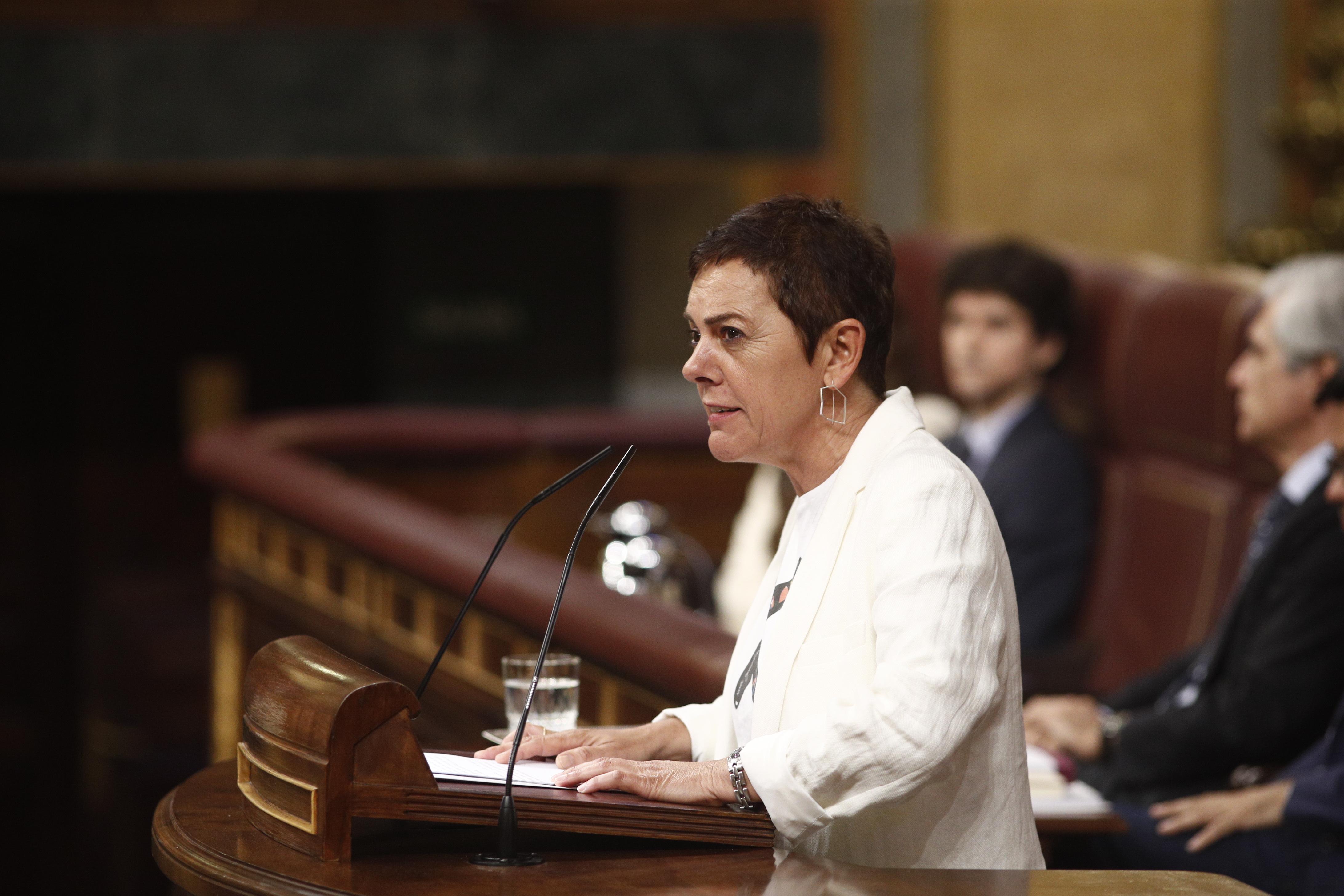 La portavoz de EH Bildu en el Congreso Mertxe Aizpurua interviene durante la segunda sesión del debate de investidura del candidato socialista a la Presidencia del Gobierno 