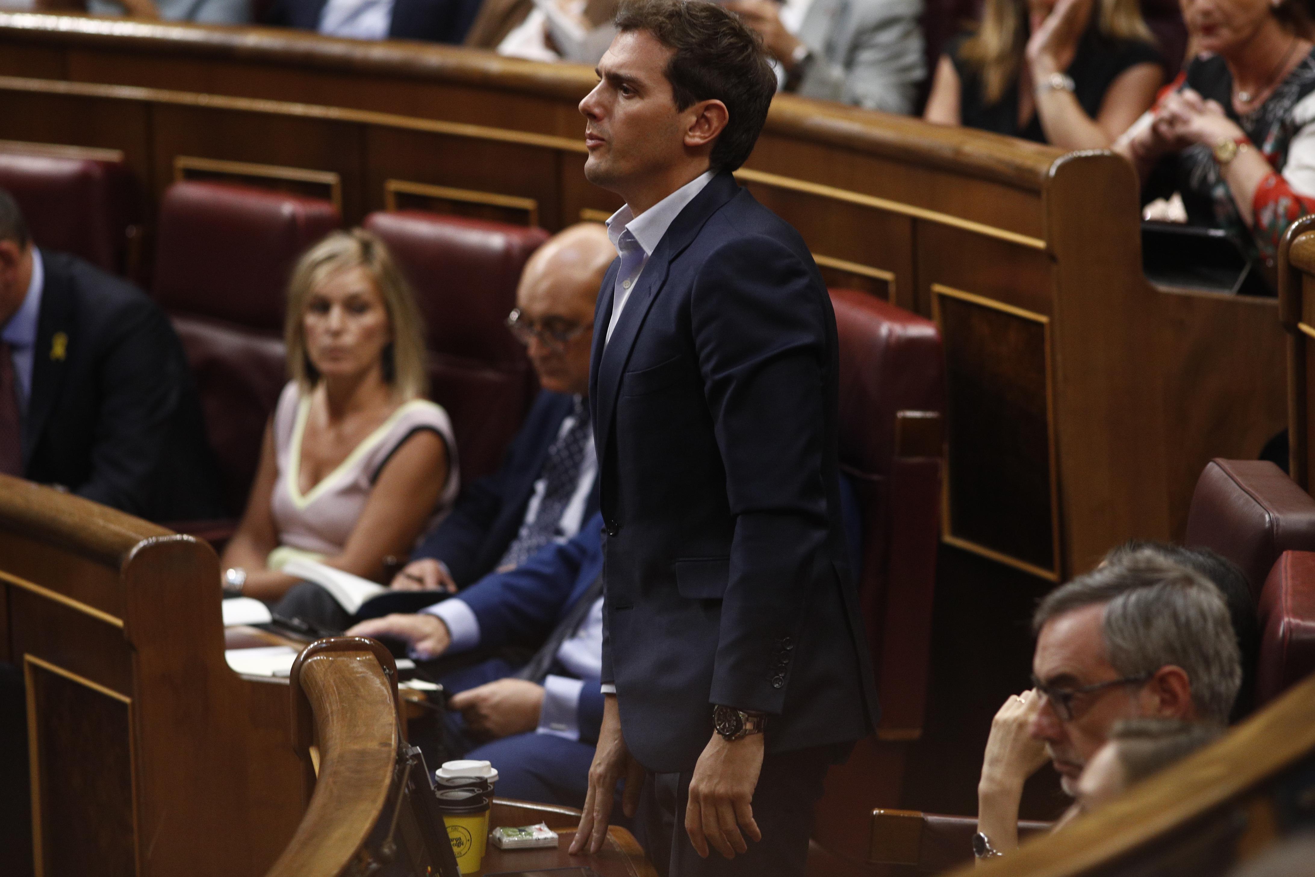 El presidente de Ciudadanos vota durante la segunda sesión del debate de investidura a la Presidencia del Gobierno 