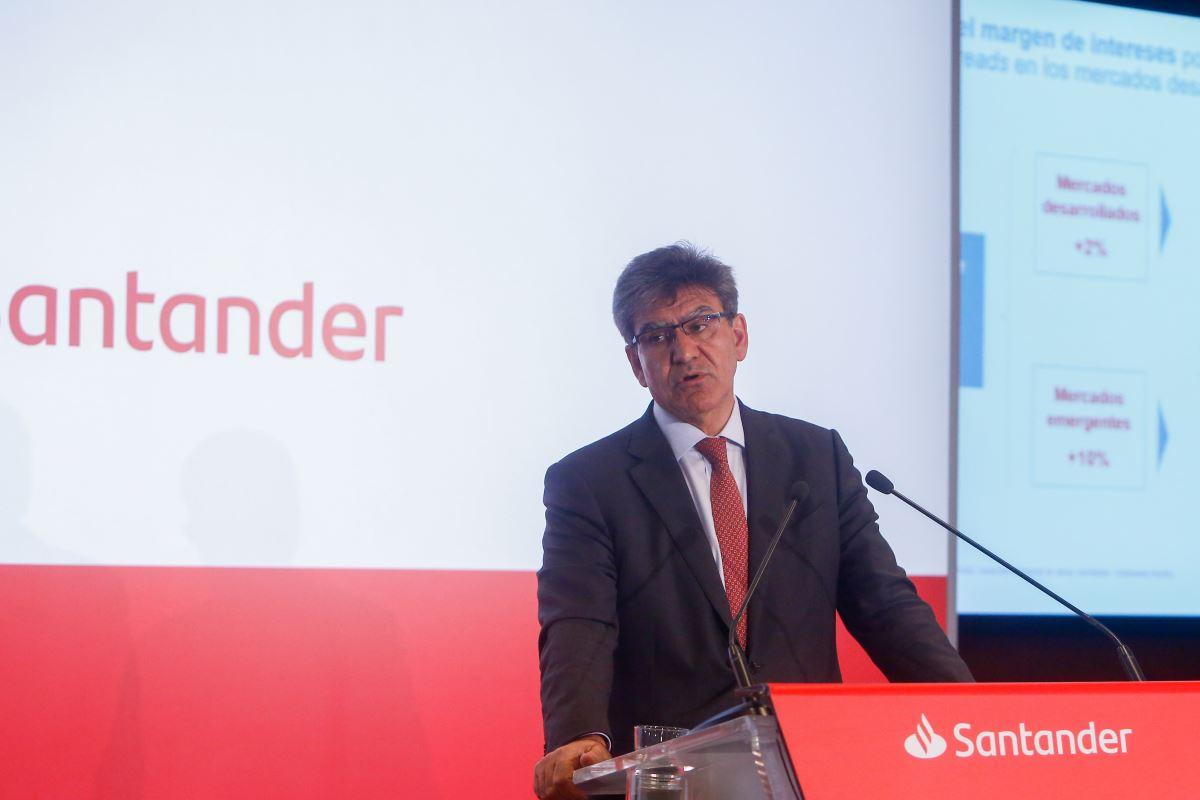 El consejero delegado del Banco Santander, José Antonio Álvarez Álvarez, presenta los resultados del primer semestre de 2019, en la Ciudad Grupo Santander, en Boadilla del Monte