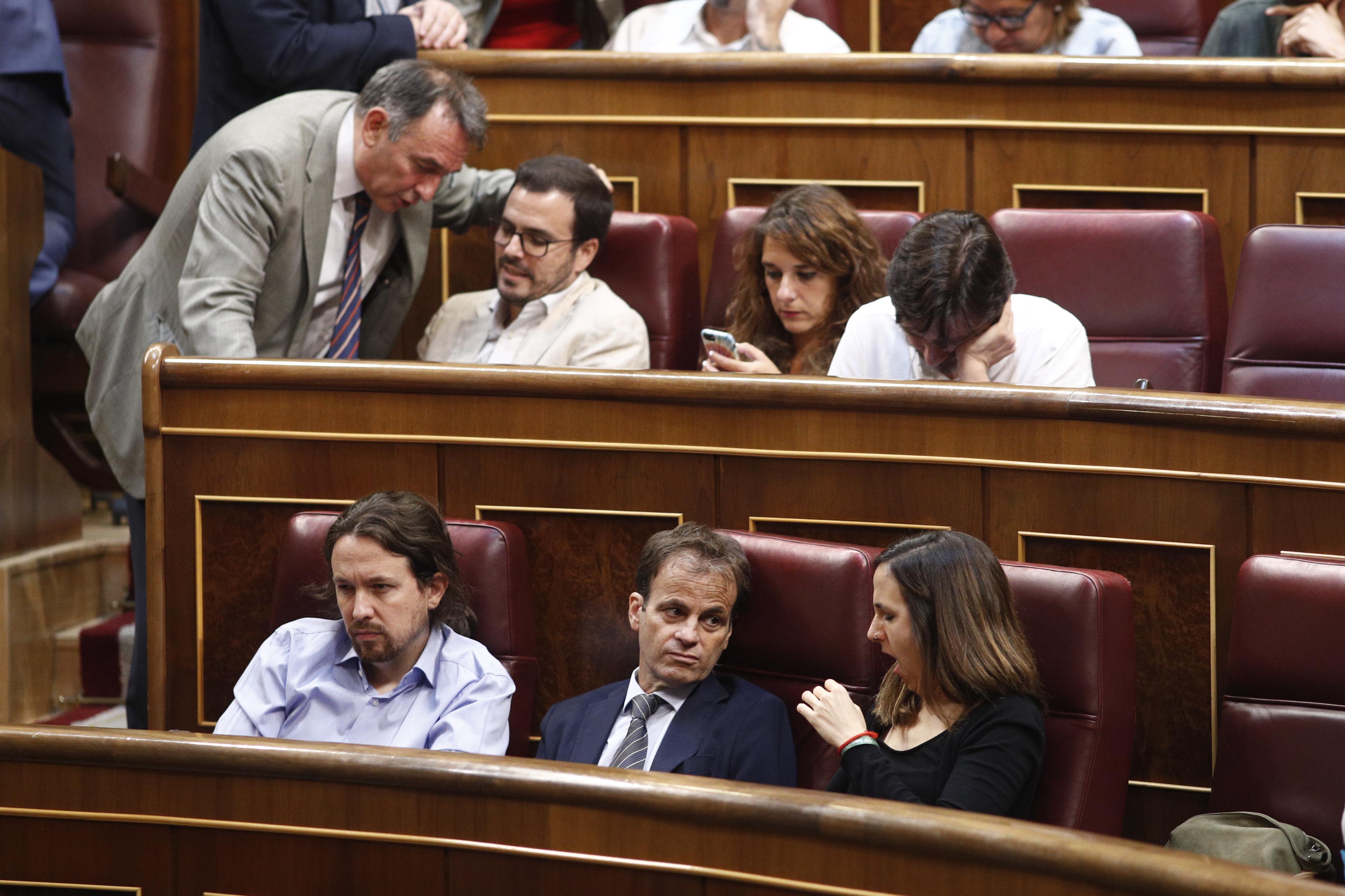 EuropaPress 2285225 Bancada del Grupo Parlamentario Confederal de Unidas Podemos En Comú Podem Galicia en Común en el Congreso durante la segunda sesión del debate de investidura a la Presidencia del Gobierno 