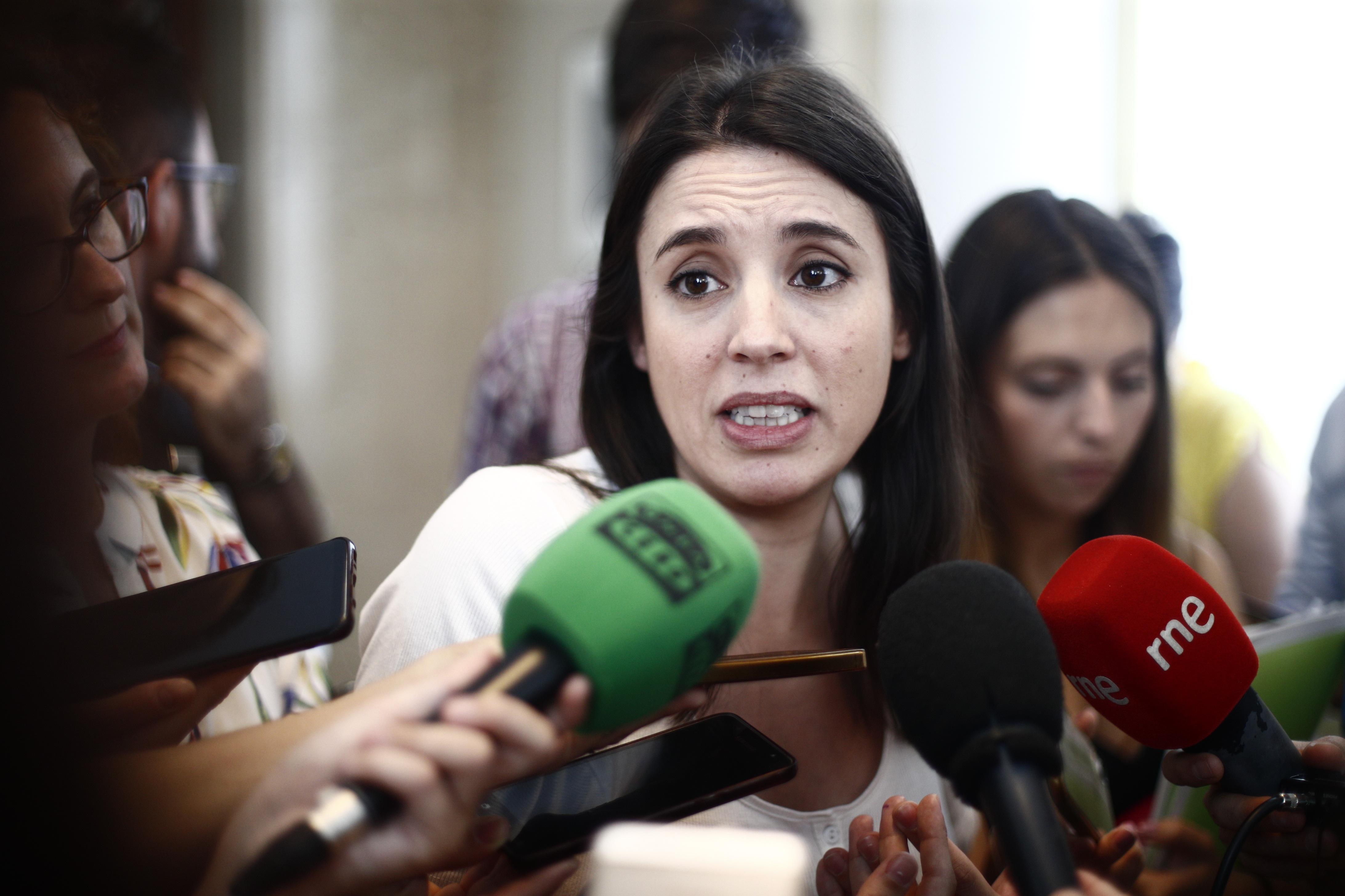 La portavoz de Unidas Podemos en el Congreso de los Diputados Irene Montero ofrece declaraciones a los medios de comunicación-Europa Press