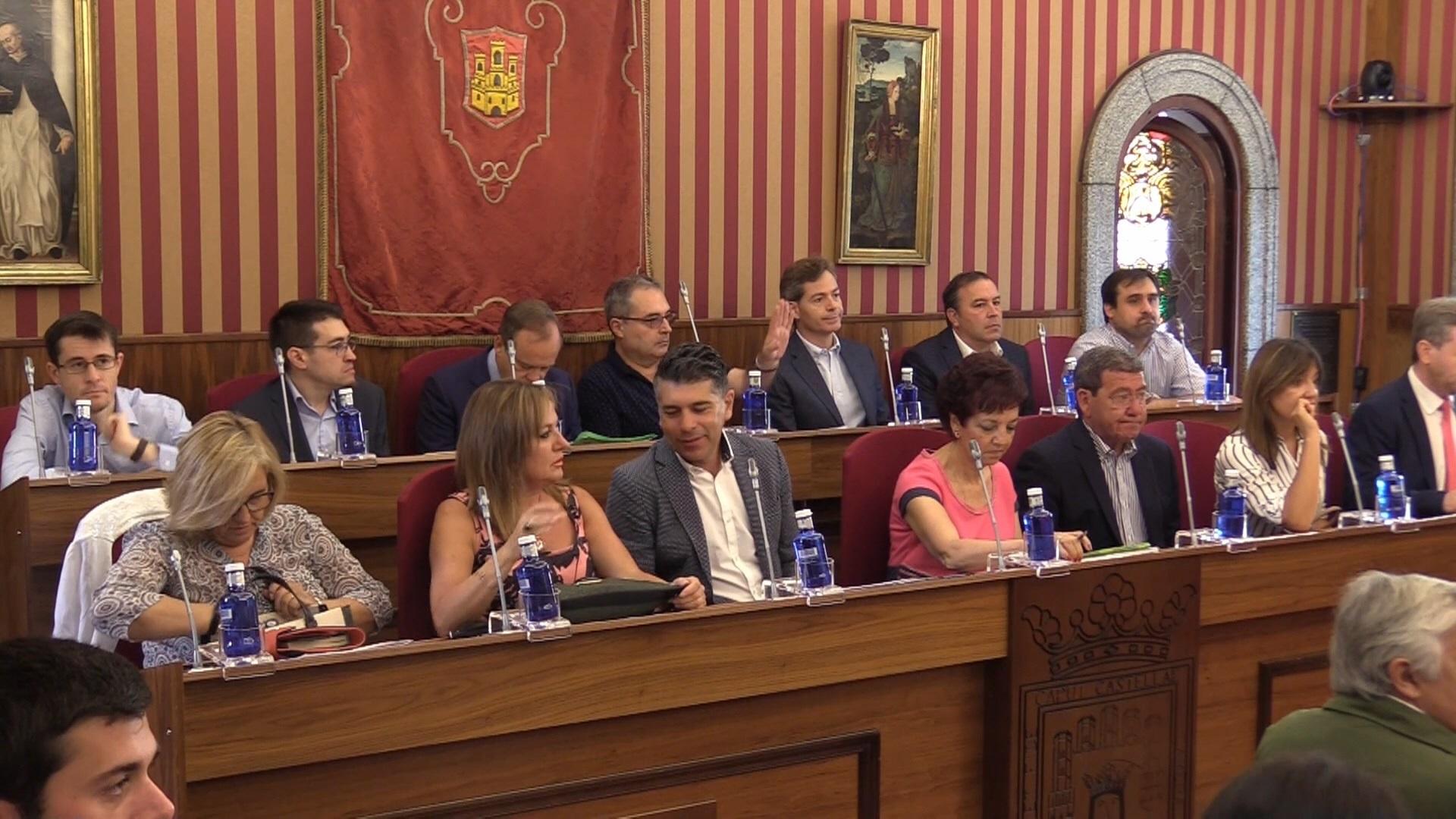 Imagen del pleno del Ayuntamiento de Burgos. EP