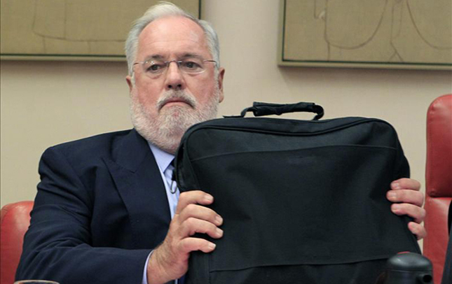 Cañete dio dinero a un testigo en un caso de blanqueo... para intentar que no saliese a la luz