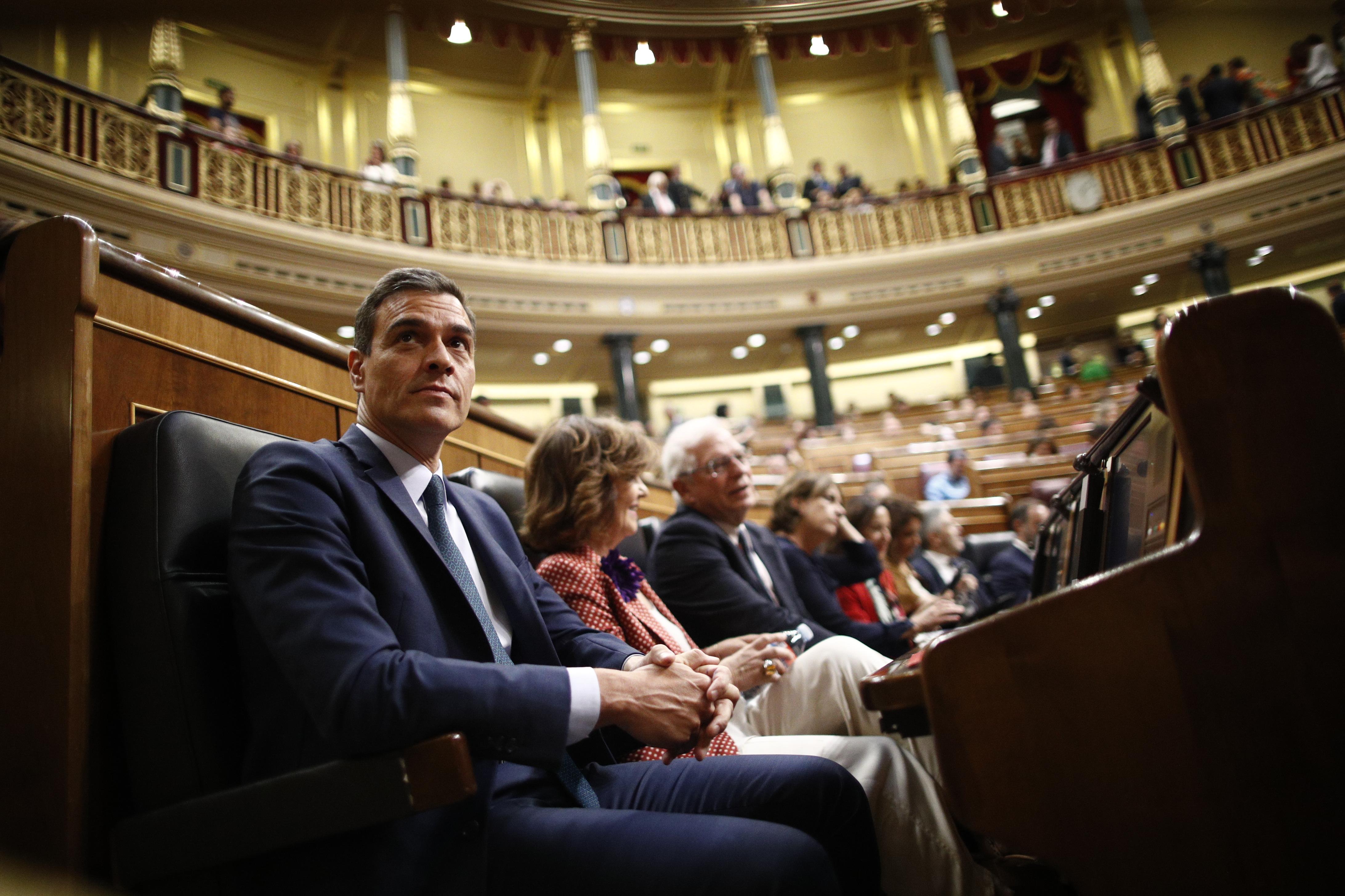 El presidente del Gobierno en funciones  Pedro Sánchez sentado en su escaño en el Congreso de los Diputados. EP
