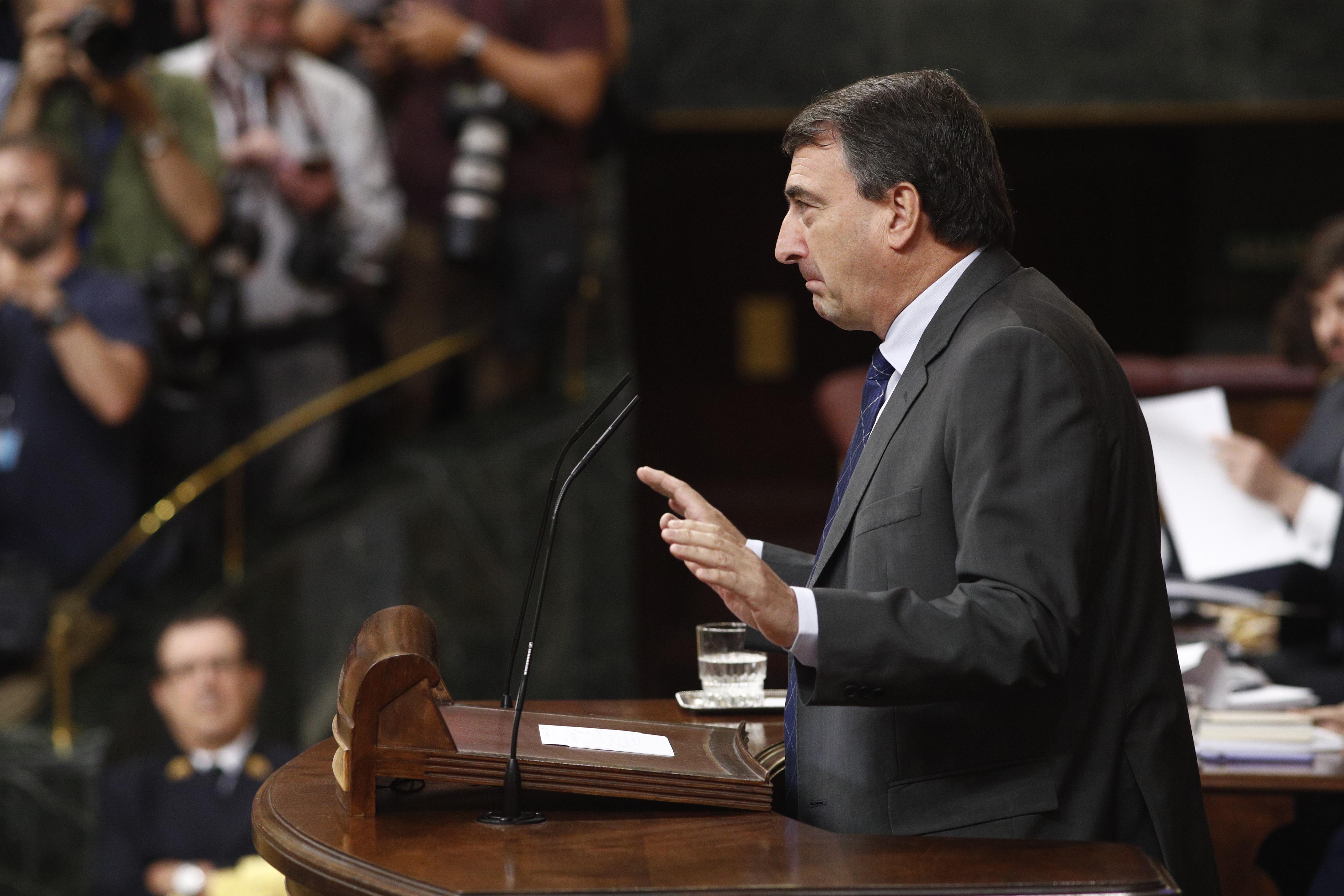 El portavoz del PNV en el Congreso de los Diputados Aitor Esteban durante su discurso previo a la segunda votación para la investidura del candidato socialista a la Presidencia del Gobierno. EuropaPress 2289684 