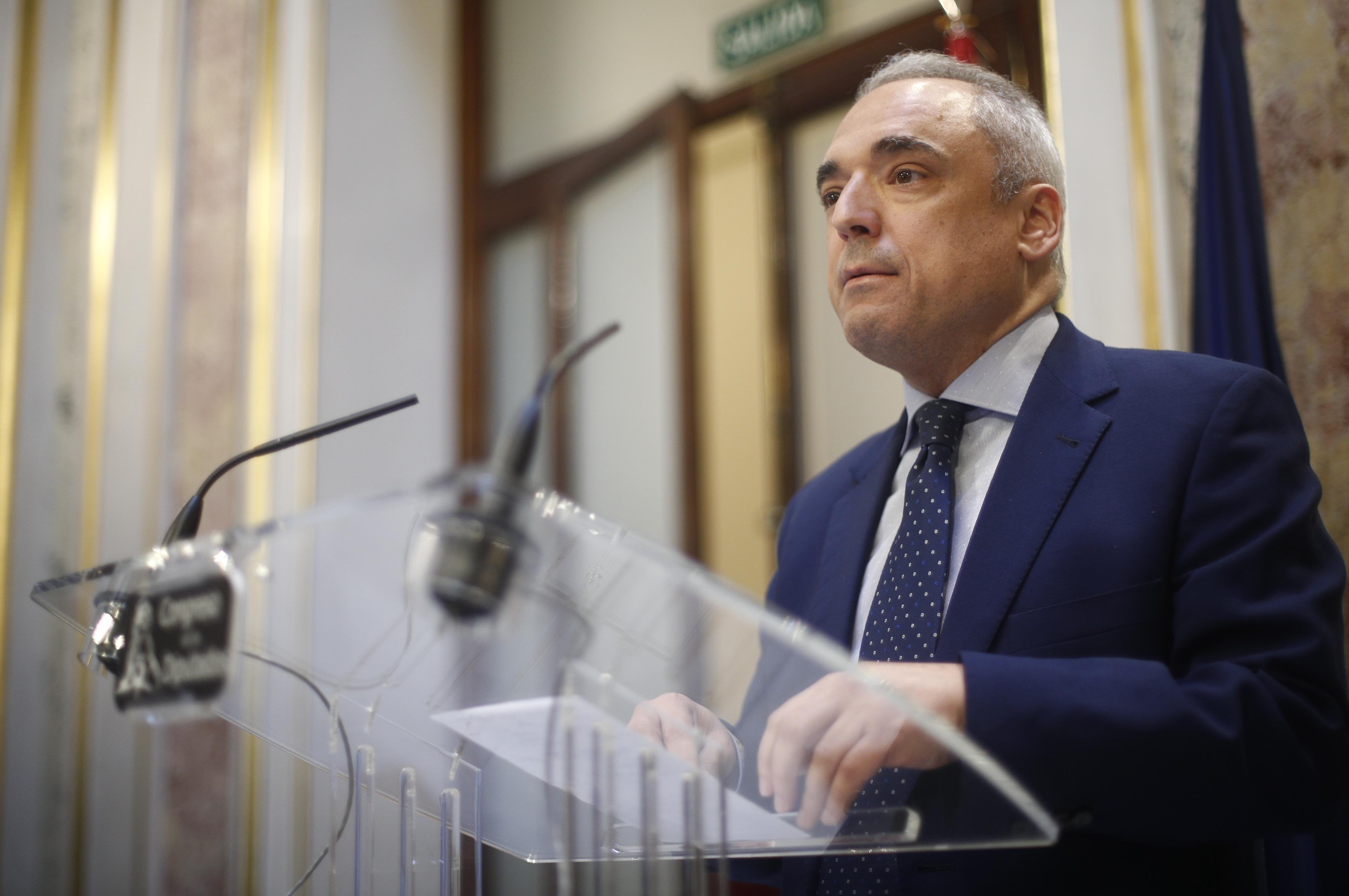 El secretario general del Grupo Socialista en el Congreso de los Diputados Rafael Simancas en rueda de prensa tras la segunda votación para la investidura del candidato socialista a la Presidencia del Gobierno-Europa Press