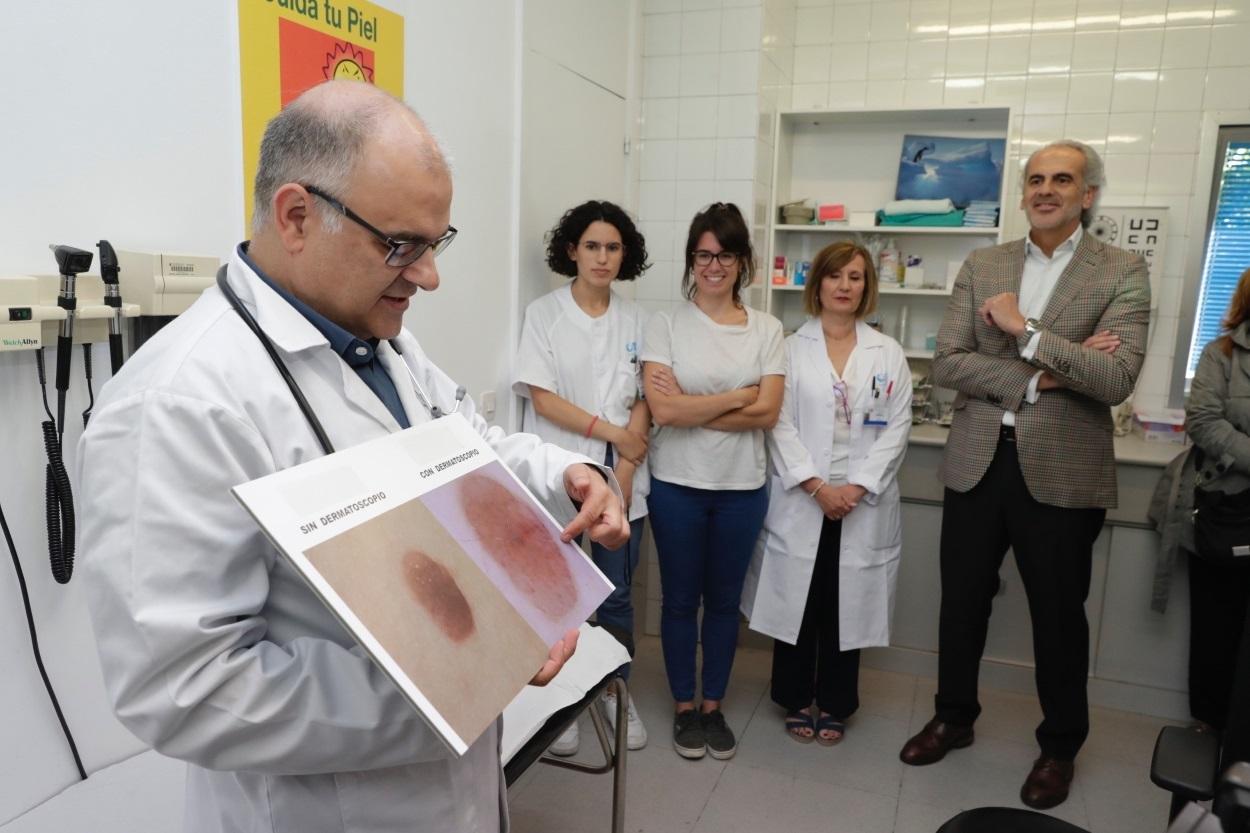 Doctores hallan detección precoz melanoma