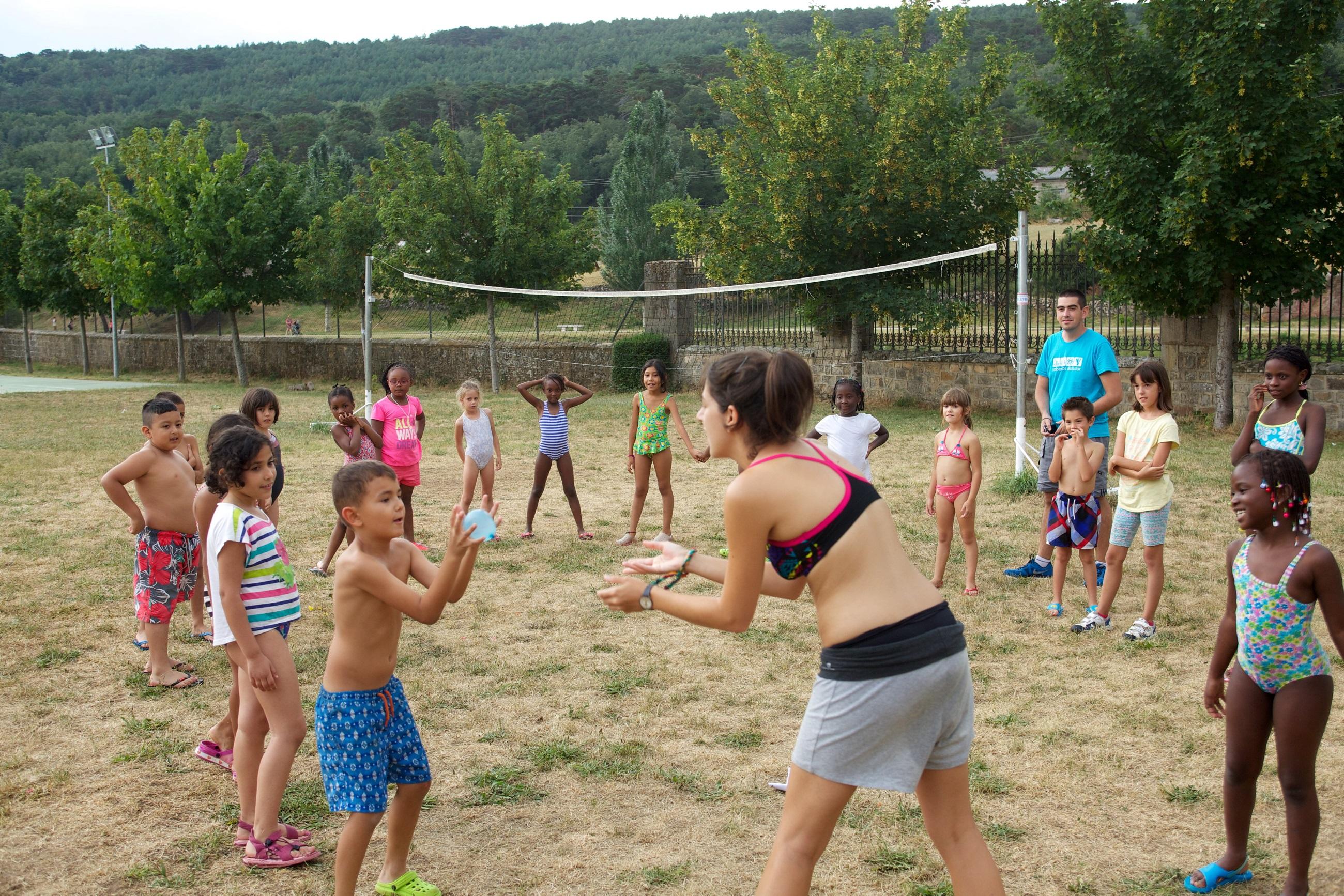 mas de 24 000 ninos ninas y adolescentes participan este ano en los centros abiertos colonias urbanas y campamentos de vera