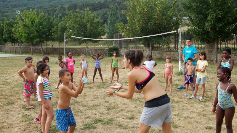 mas de 24 000 ninos ninas y adolescentes participan este ano en los centros abiertos colonias urbanas y campamentos de vera