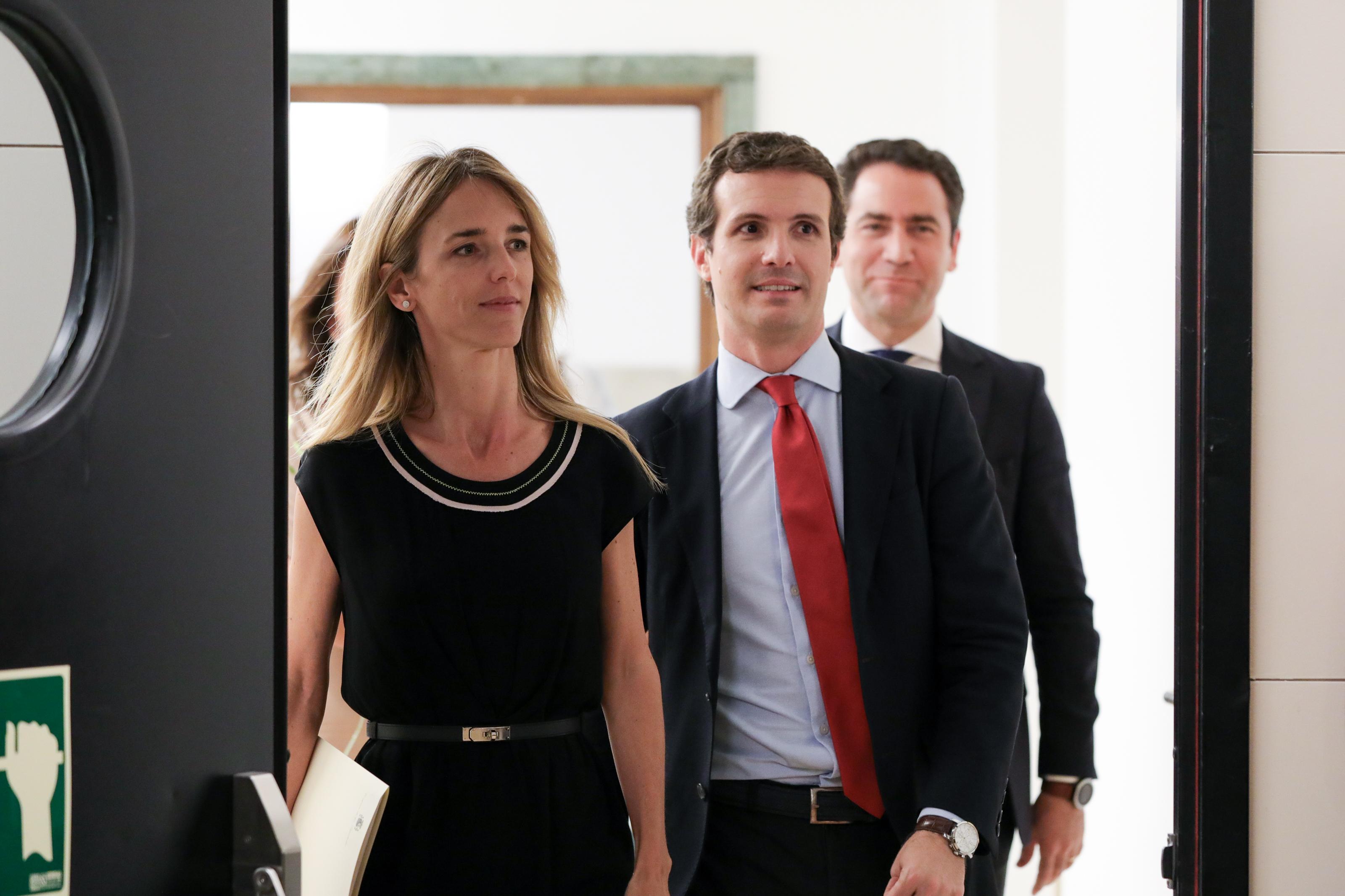 La diputada del PP por Barcelona y nueva portavoz del GP en el Congreso de los Diputados Cayetana Álvarez de Toledo y el presidente del partido Pablo Casado