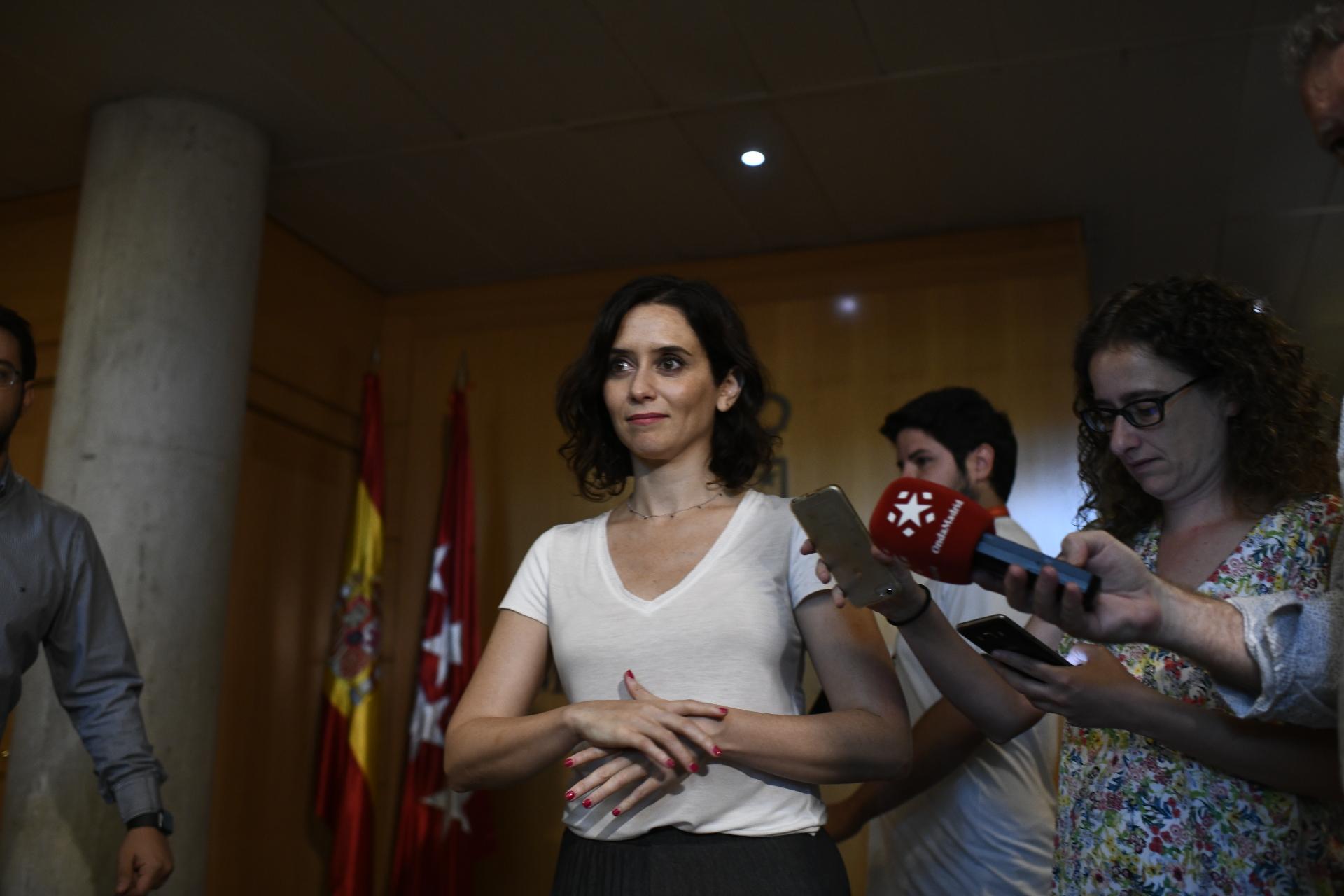 EuropaPress 2291293 La candidata del Partido Popular a la presidencia de la Cominidad de Madrid Isabel Díaz Ayuso tras reunión con VOX en la Asamblea de Madrid para negociar un documento y desbloquear la gobernabilidad de la Comunidad de 