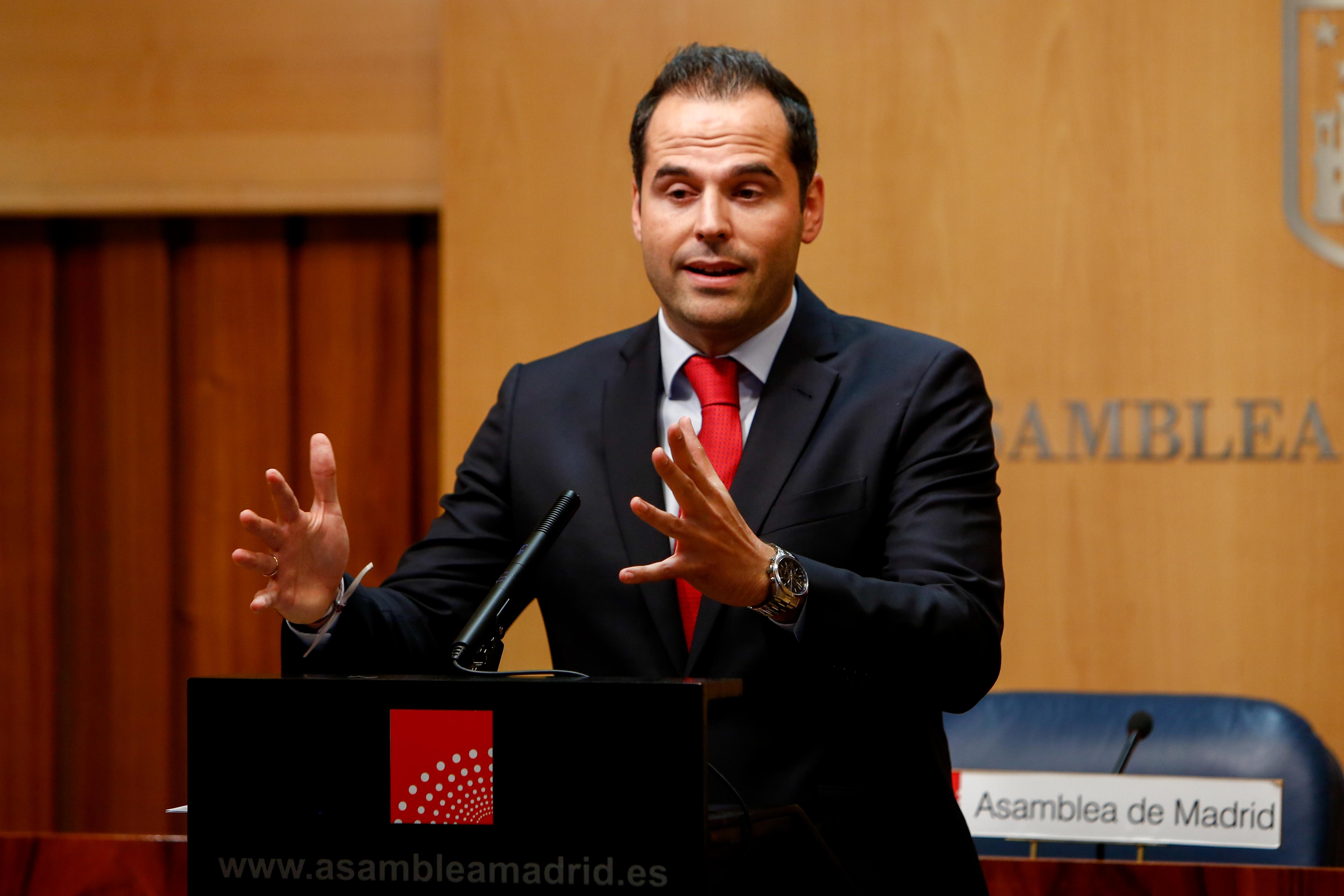 El portavoz de Ciudadanos en la Asamblea de Madrid Ignacio Aguado anuncia que acepta las condiciones del nuevo documento presentado por Vox para la investidura de la candidata del PP a la Presidencia-Europa Press