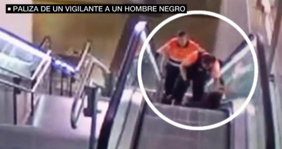 Paliza de dos vigilantes del Metro de Madrid a un hombre negro. Fuente: La Sexta