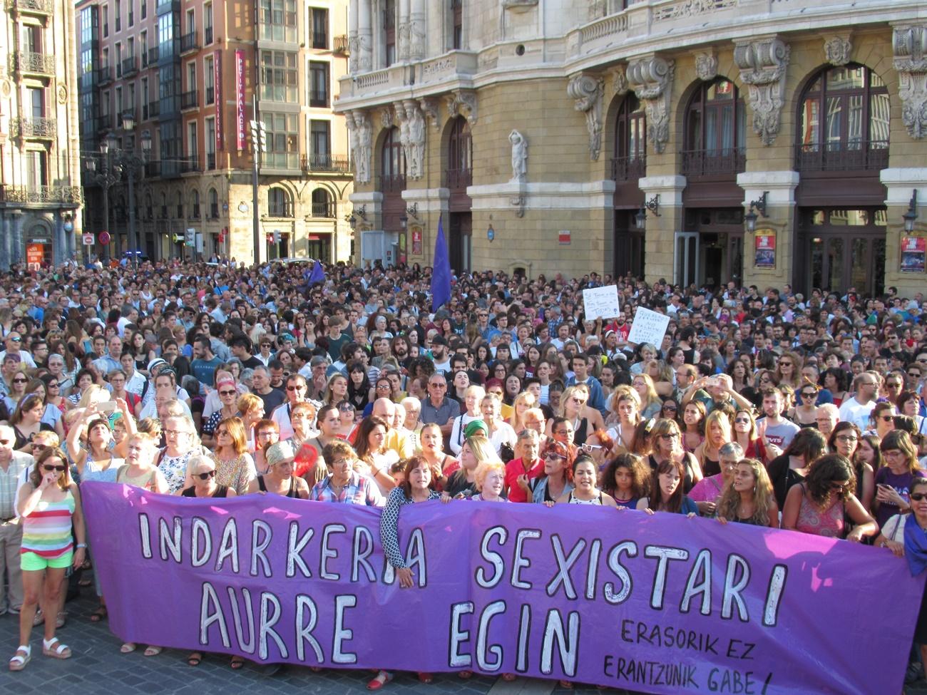 Concentración en Bilbao contra la violación grupal de la joven