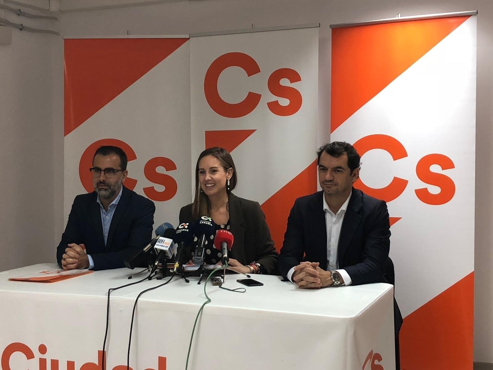 Mariano Cejas, Melisa Rodríguez y Saúl Ramírez, de Ciudadanos Canarias-Europa Press