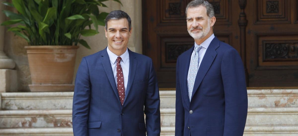 El Rey Felipe VI recibe al presidente del Gobierno en funciones, Pedro Sánchez, en el Palacio de Marivent de Palma de Mallorca. EP