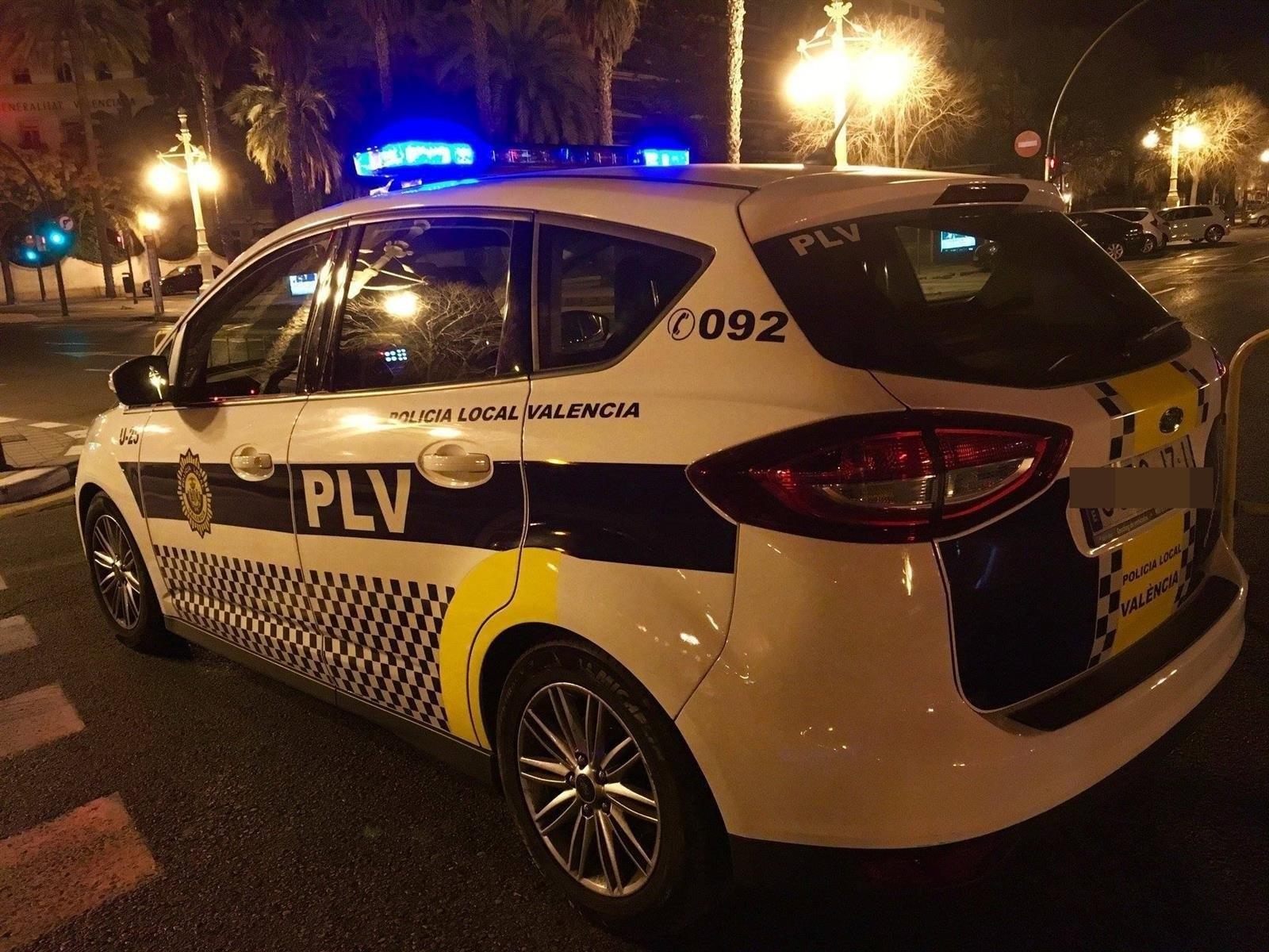 Un coche de la Policía Local de València en imagen de archivo. EP