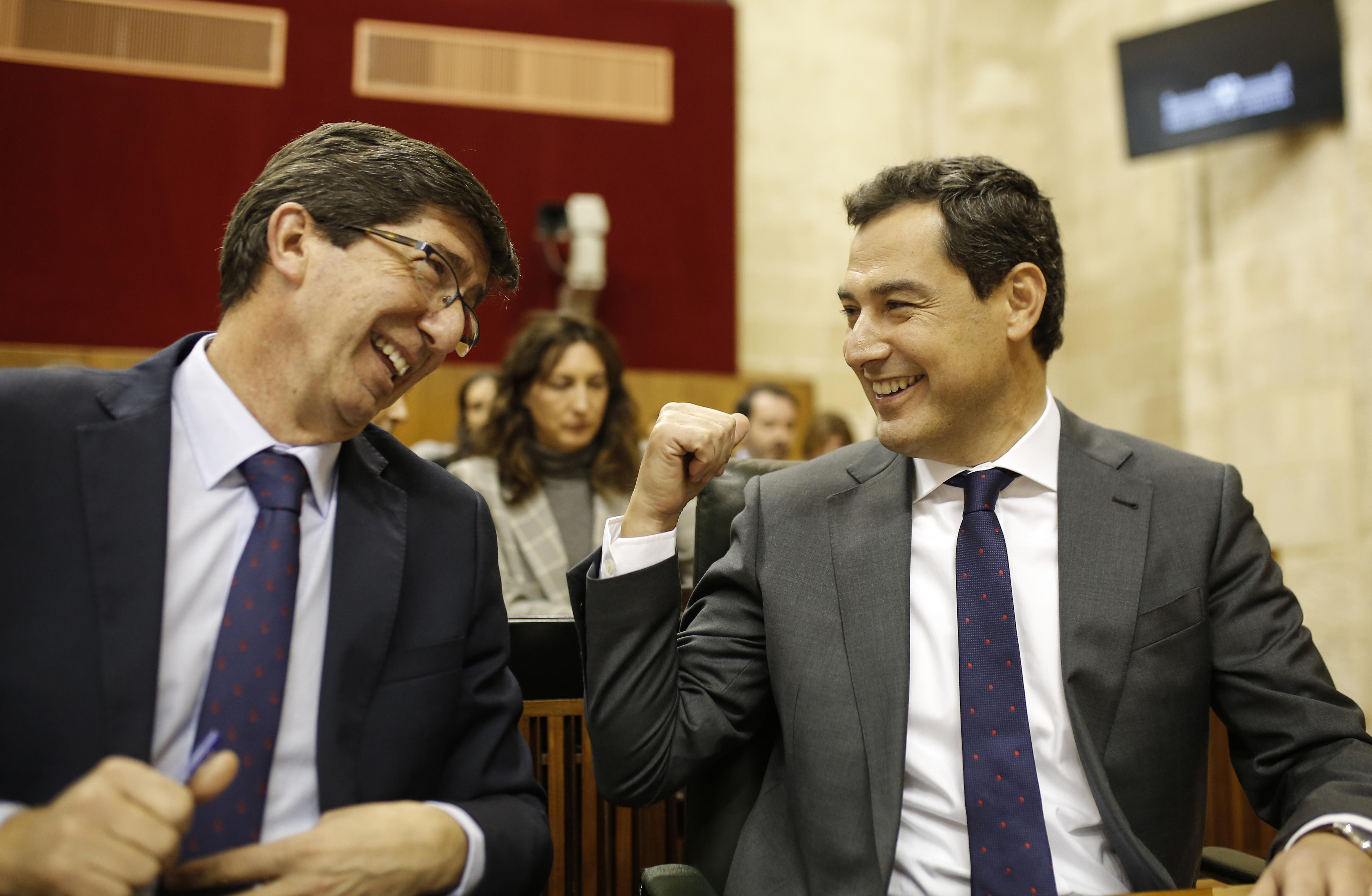 El vicepresidente de la Junta de Andalucía, Juan Marín, y el presidente de la Junta de Andalucía, Juanma Moreno. Fuente: EP.