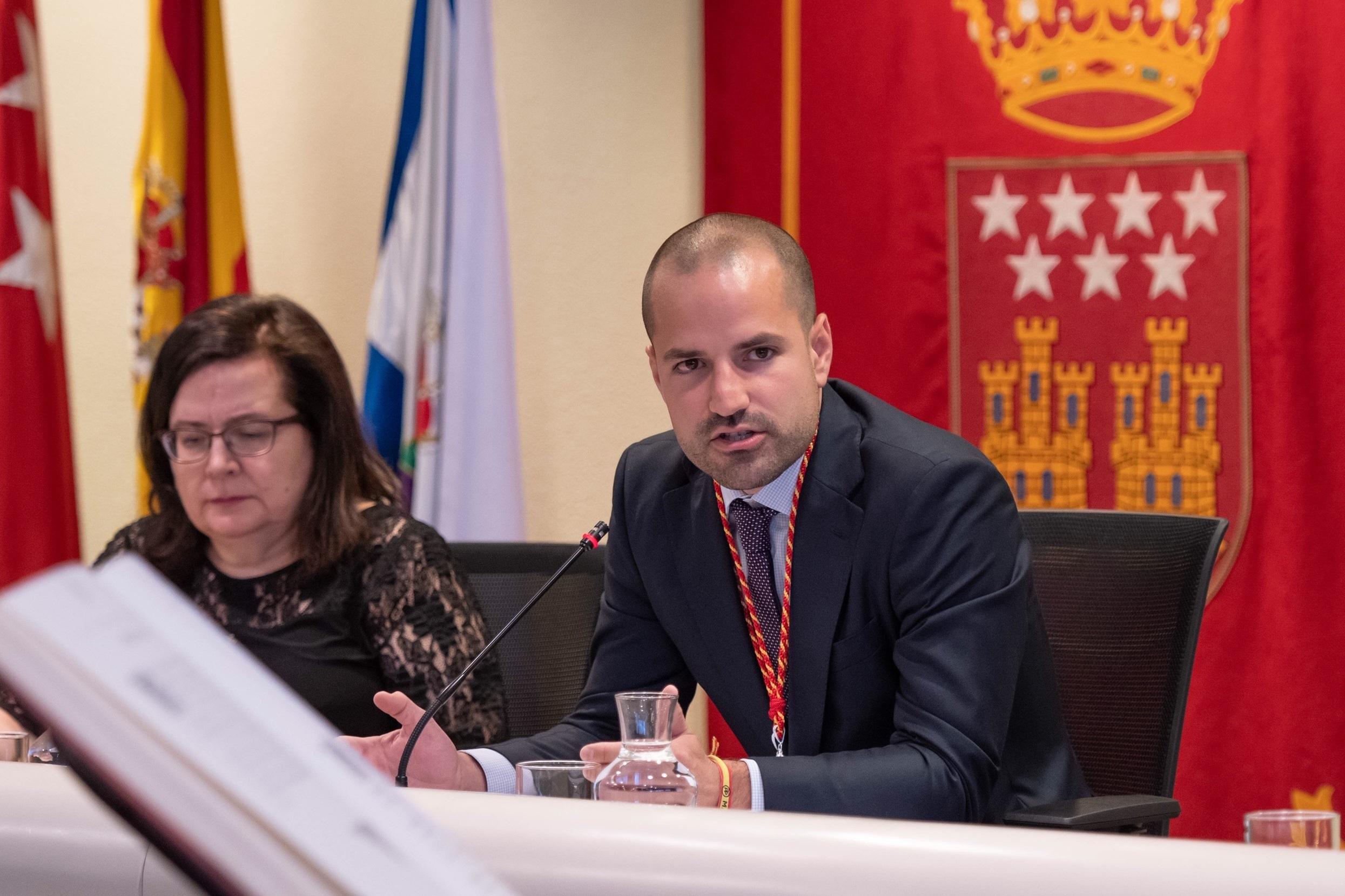 El alcalde de Majadahonda José Luis Álvarez Ustarroz en rueda de prensa para presentar el nuevo equipo de Gobierno municipal. EP