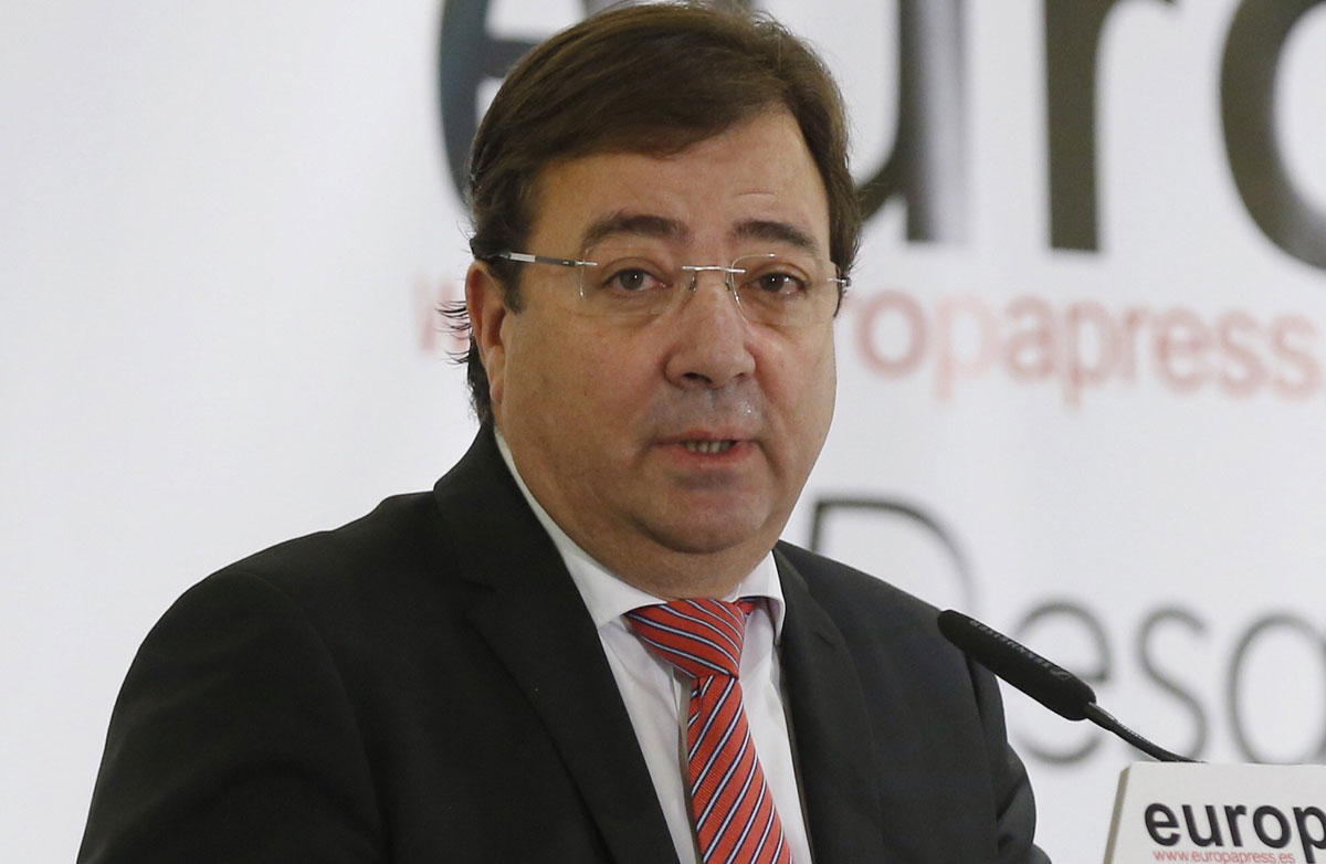 El presidente de Extremadura, Guillermo Fernández Vara, durante su intervención en un desayuno informativo