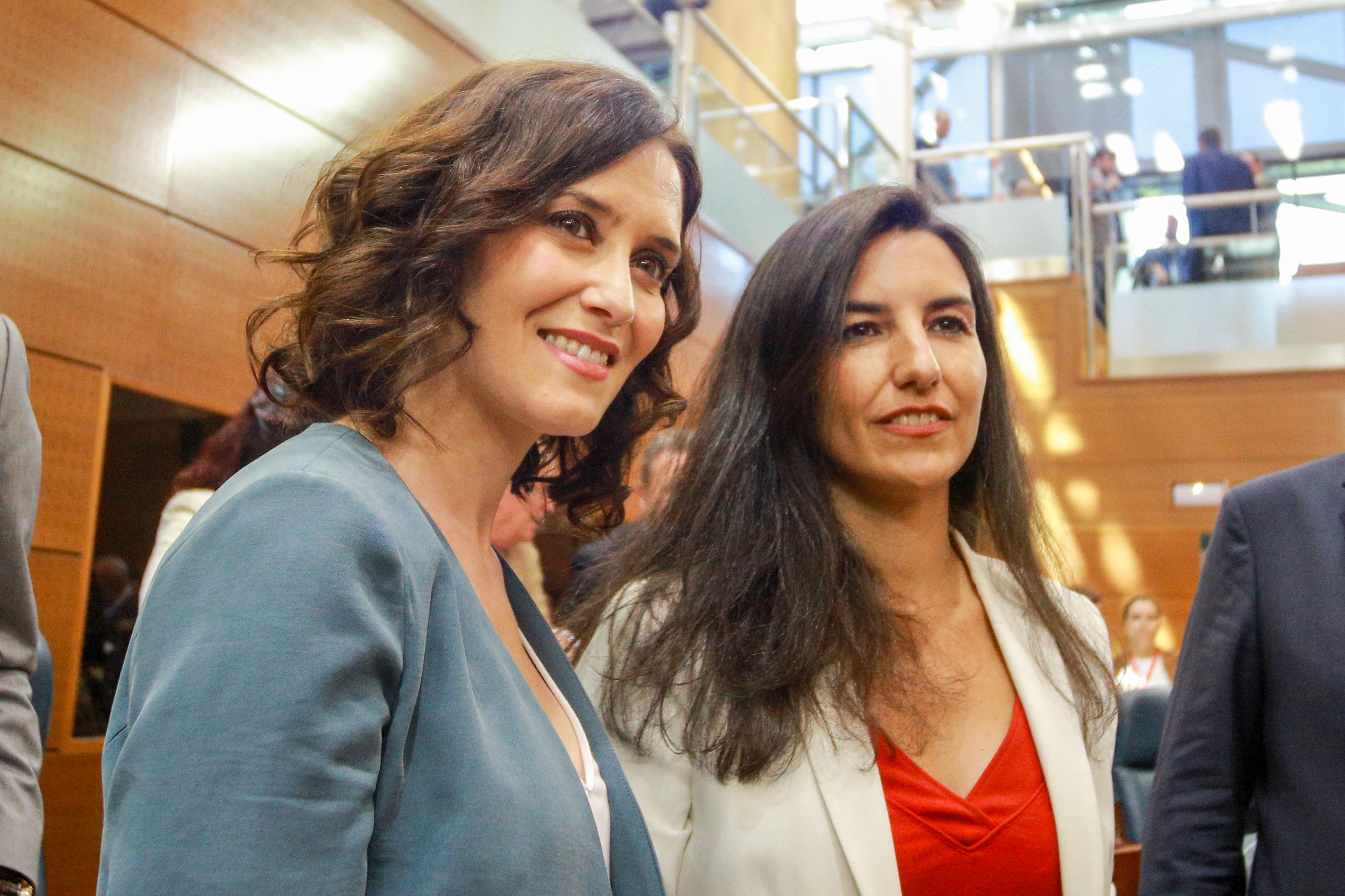 La candidata del PP a la Presidencia de la Comunidad Isabel Díaz Ayuso posa con la portavoz de Vox en la Asamblea de Madrid Rocío Monasterio. EP