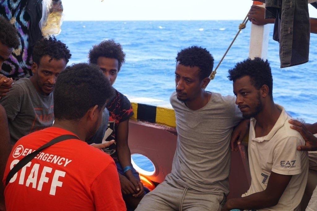 Personas rescatadas en el mar en el barco Open Arms