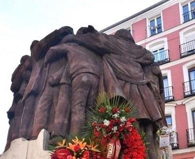 Escultura en homenaje a los asesinados en la matanza de los abogados de Atocha en 1977-Europa Press