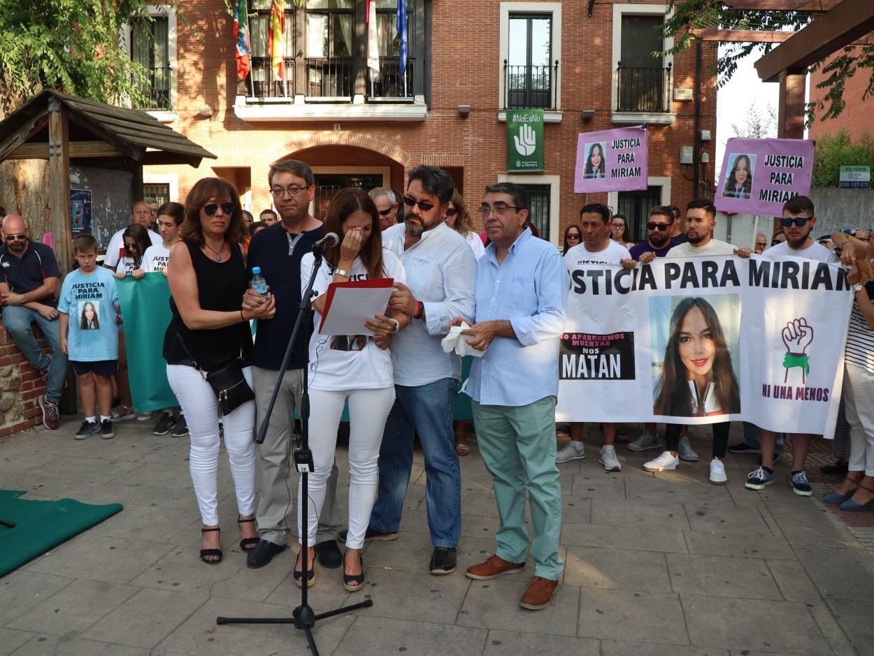 Concentración en Alovera (Guadalajara) con motivo de los seis meses del asesinato de Miriam