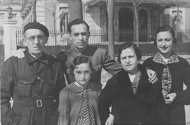 Familia de Manolo Prieto a su llegada a Madrid