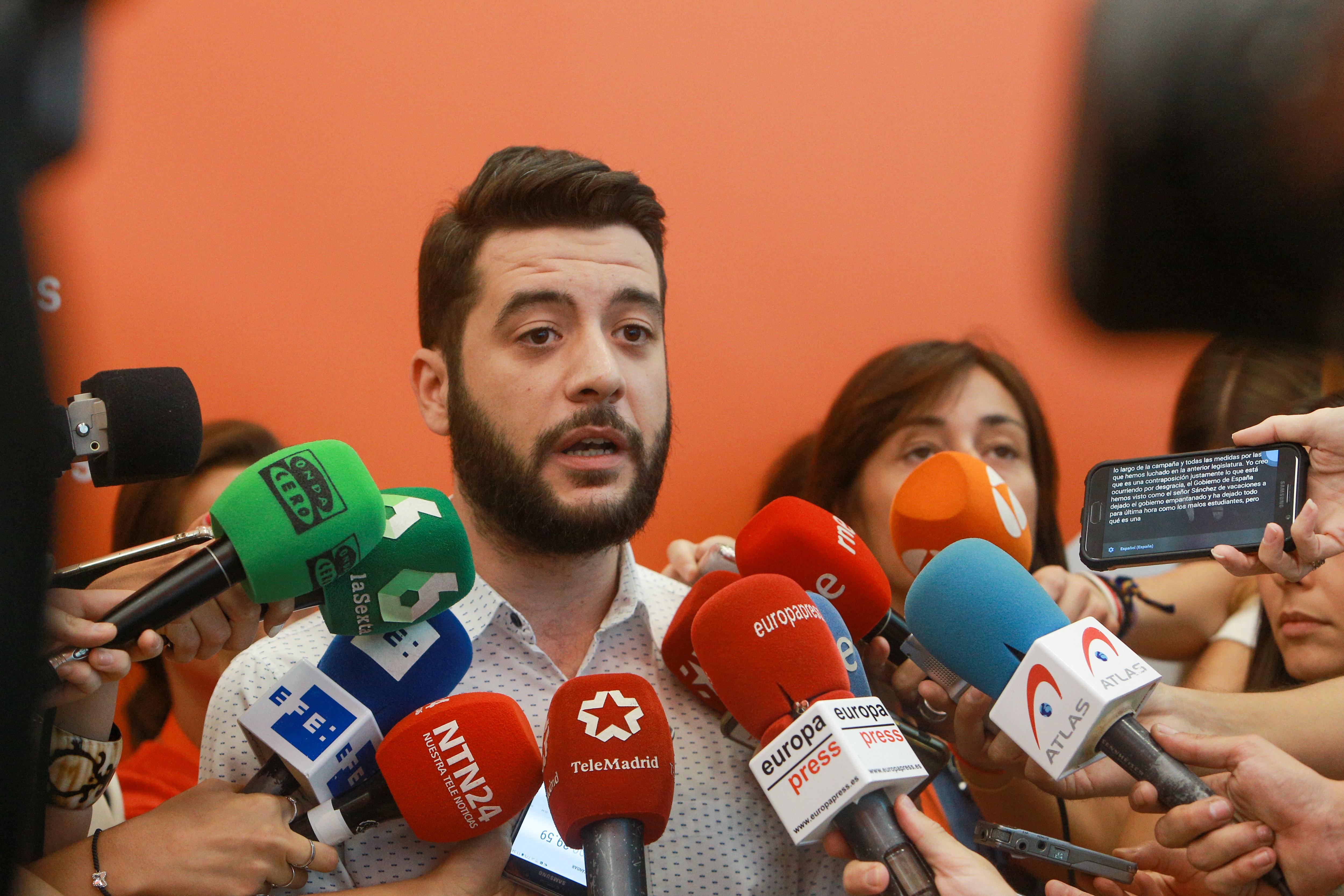 El secretario de Organización de Ciudadanos Madrid César Zafra atiende a los medios de comunicación para valorar la actualidad política en la sede nacional de Cs 