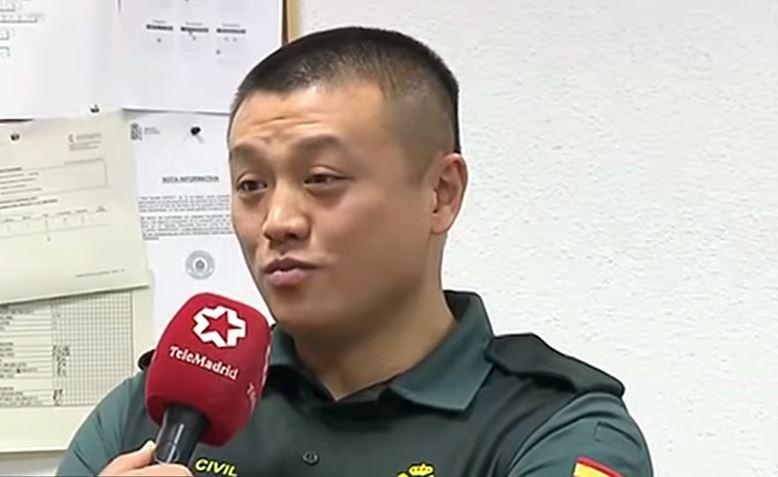 Xiaowei Li primer Guardia Civil. Fuente: Telemadrid 