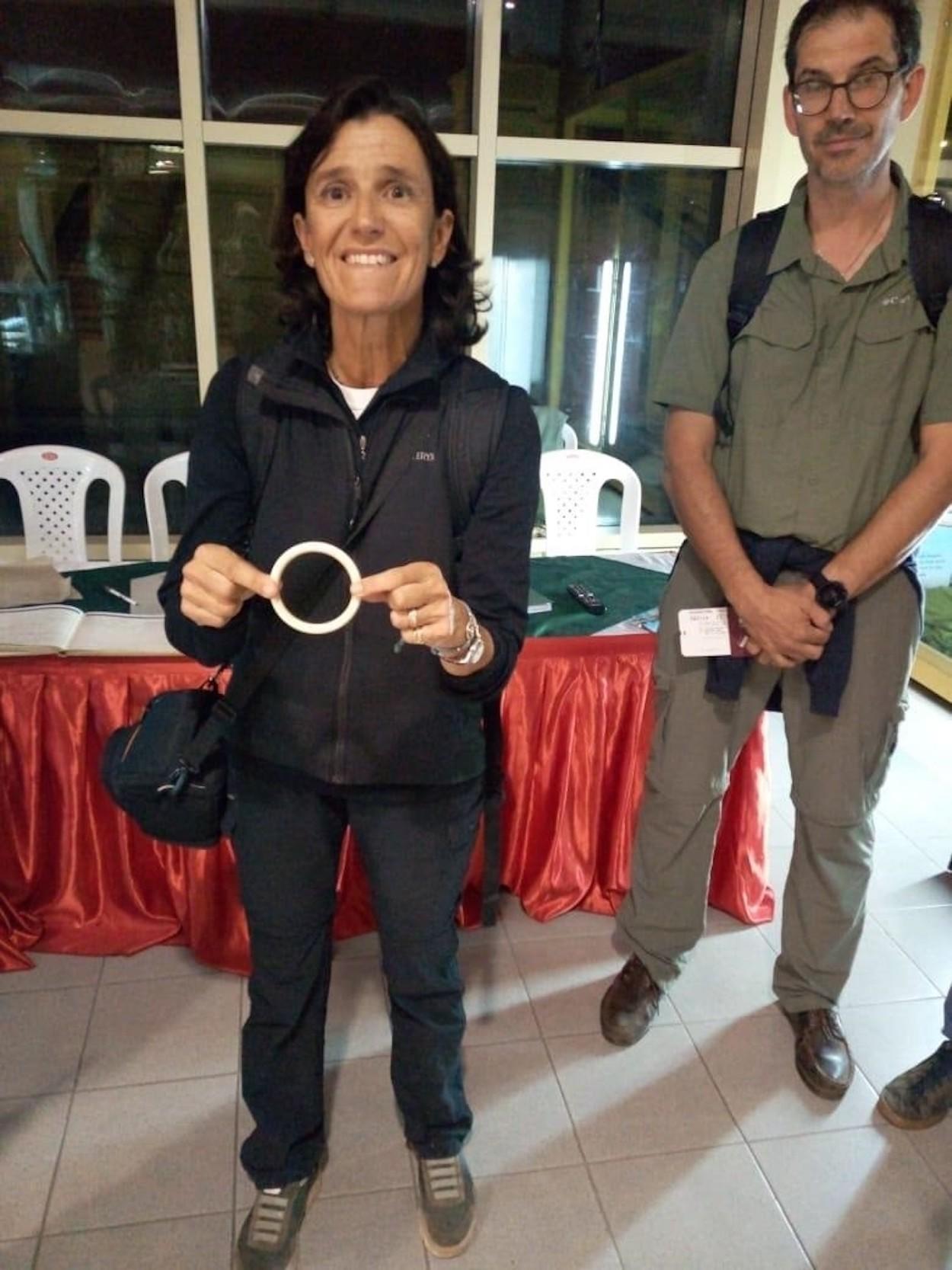 Detienen a una española en Kenia por llevar una pulsera de marfil
