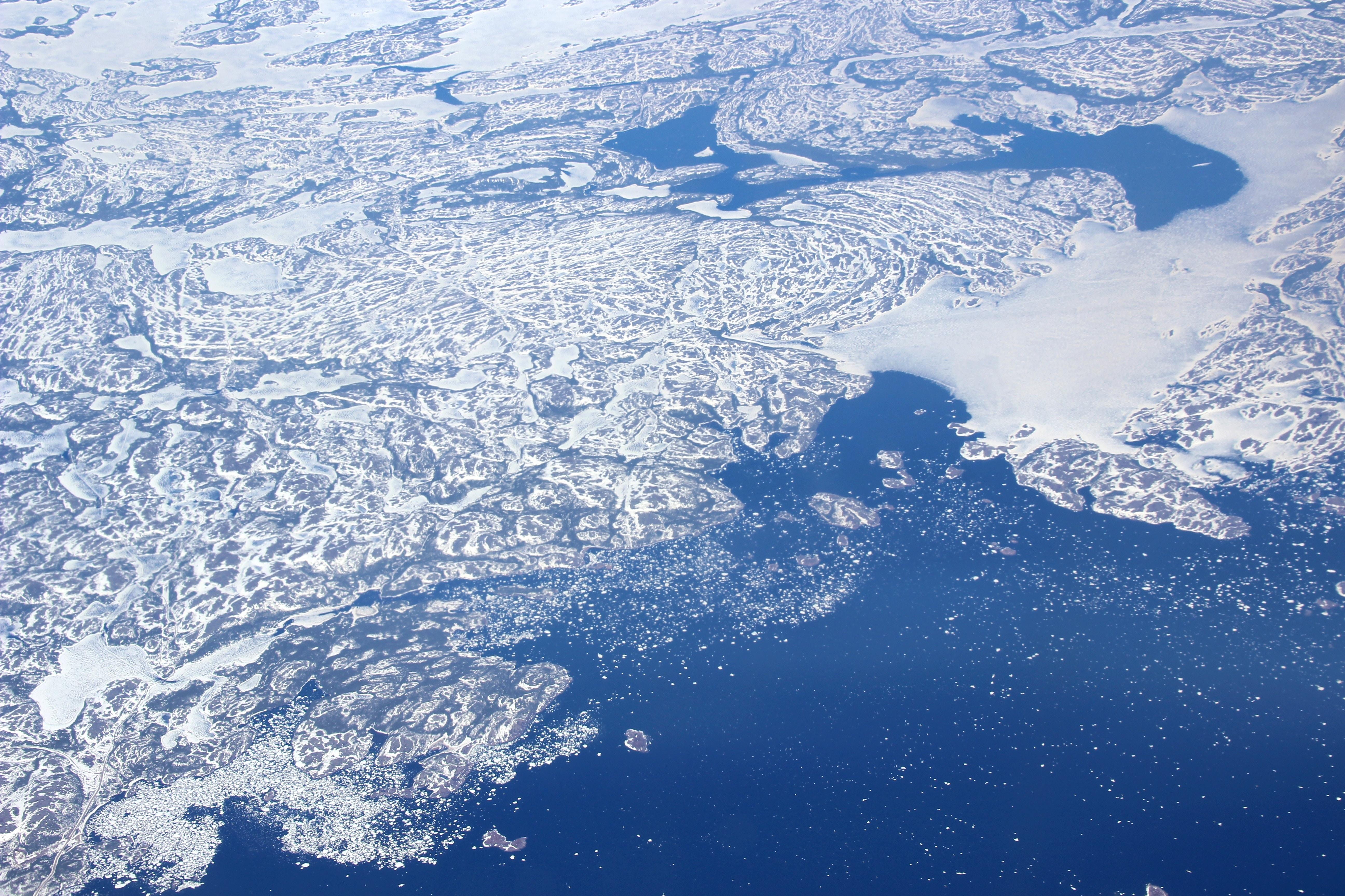 Vista aérea de la costa de Groenlandia. Foto: Tobias Markmeyer