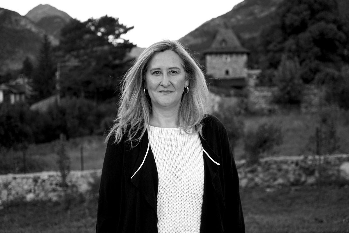 Luz Gabás cambió la gran ciudad por el Valle de Benasque, donde vive desde hace años  foto de Bumaye y Abel Cunillera