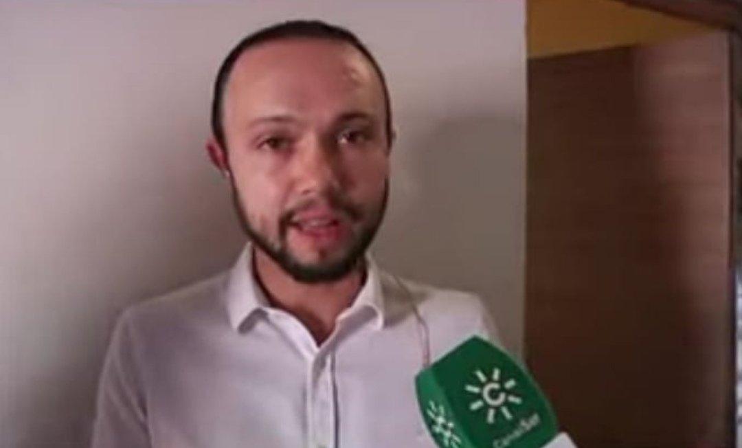 Captura de pantalla de Canal Sur en el que aparece Sandro Marín, dueño de 'La Mechá'