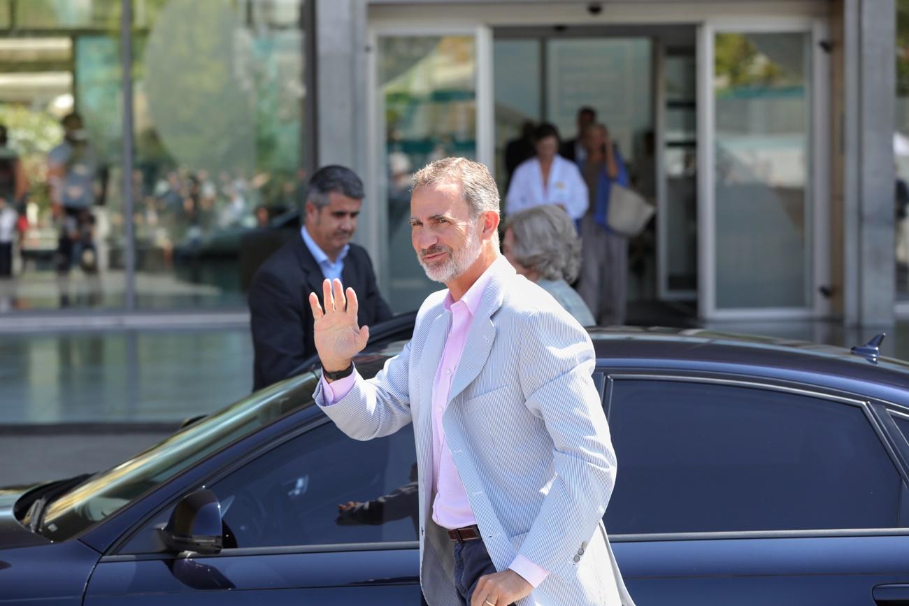 El rey Felipe VI a su llegada al Hospital Universitario Quirónsalud en Pozuelo de Alarcón (Madrid). 