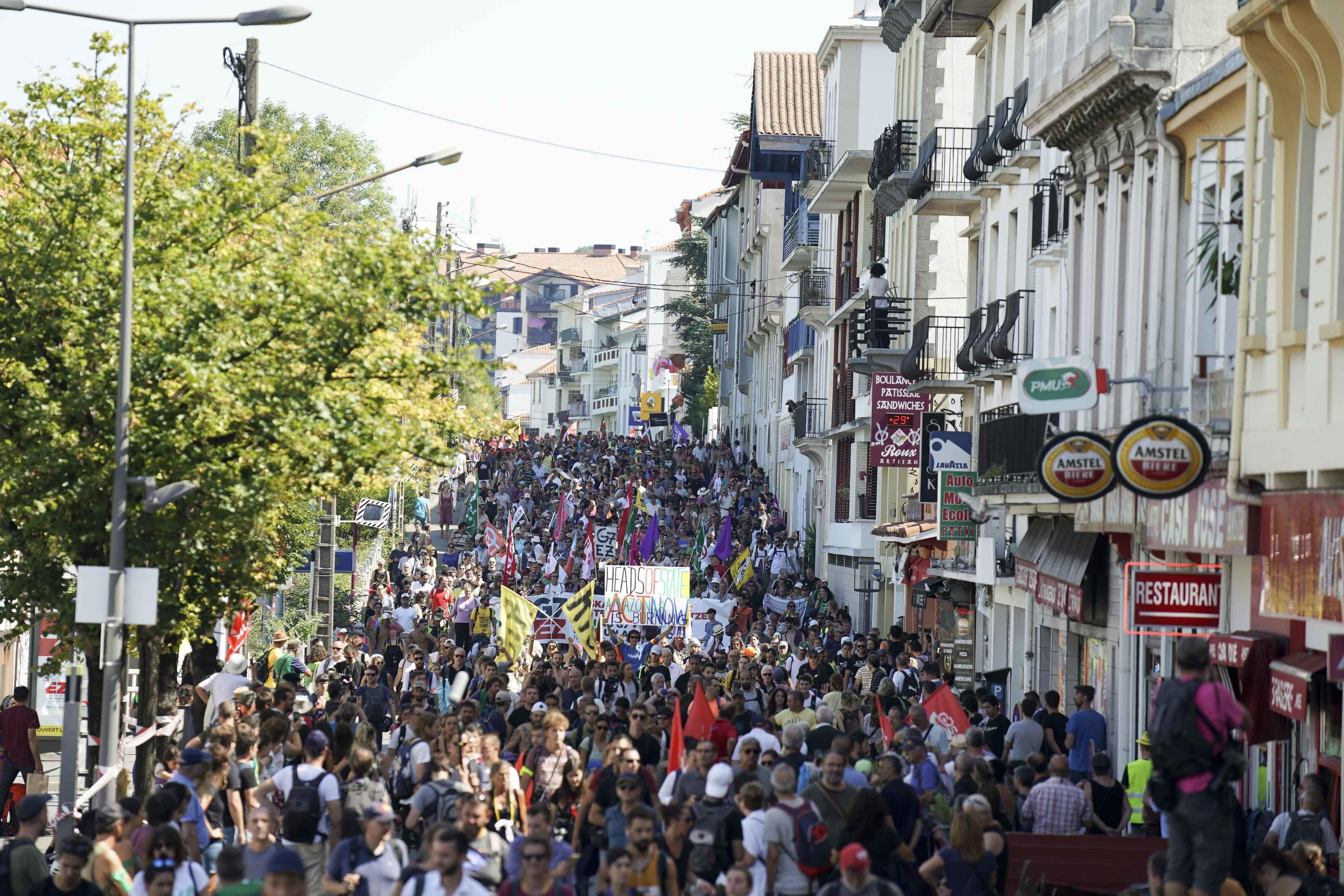 Manifestación de Hendaia a Irun contra el G7 en Biarritz