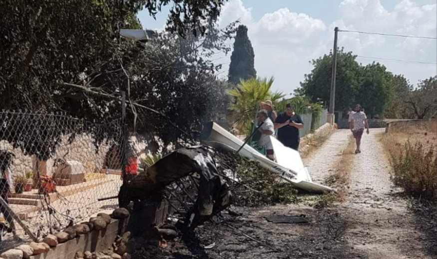 Los restos de las aeronaves han caído en una finca, en la carretera de Sencelles a Sineu.