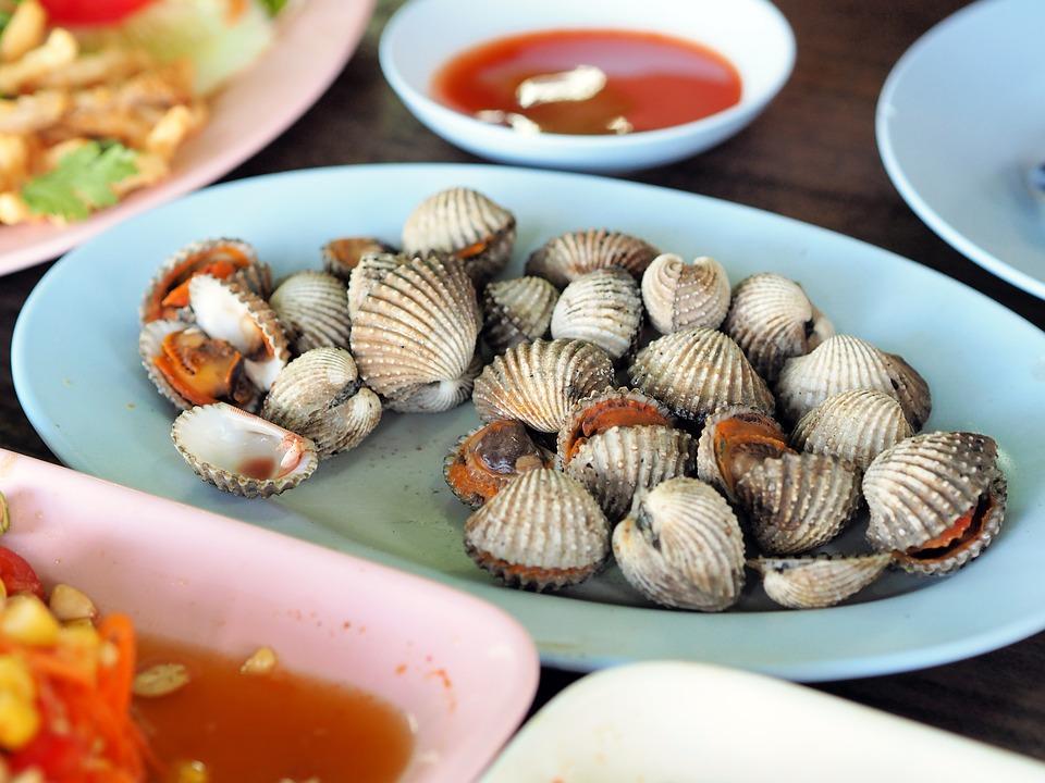 Plato con berberechos. Pixabay