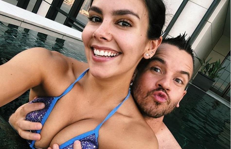 La presentadora Cristina Pedroche junto a su marido en una foto en Instagram