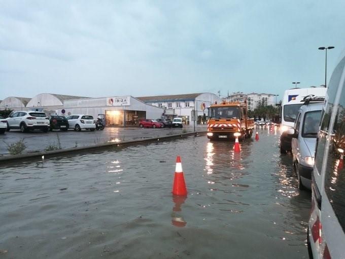  Una calle inundada en Ibiza esta mañana 