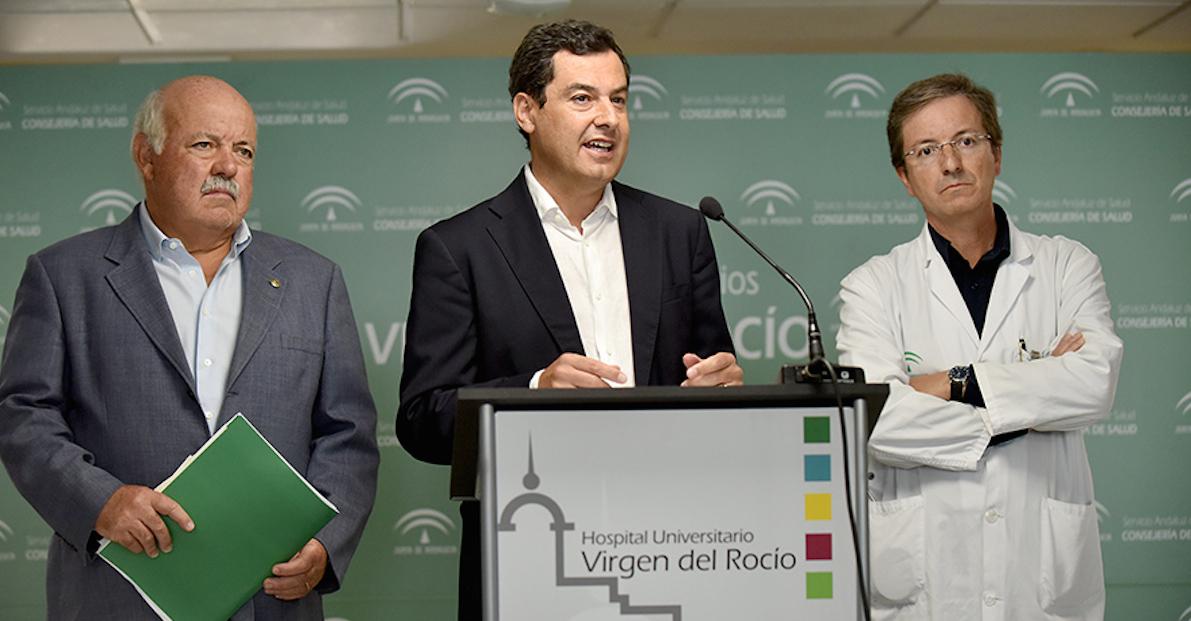 El consejero Jesús Aguirre, el presidente Juanma Moreno y el portavoz de la crisis sanitaria, José Miguel Cisneros. JUNTA DE ANDALUCÍA