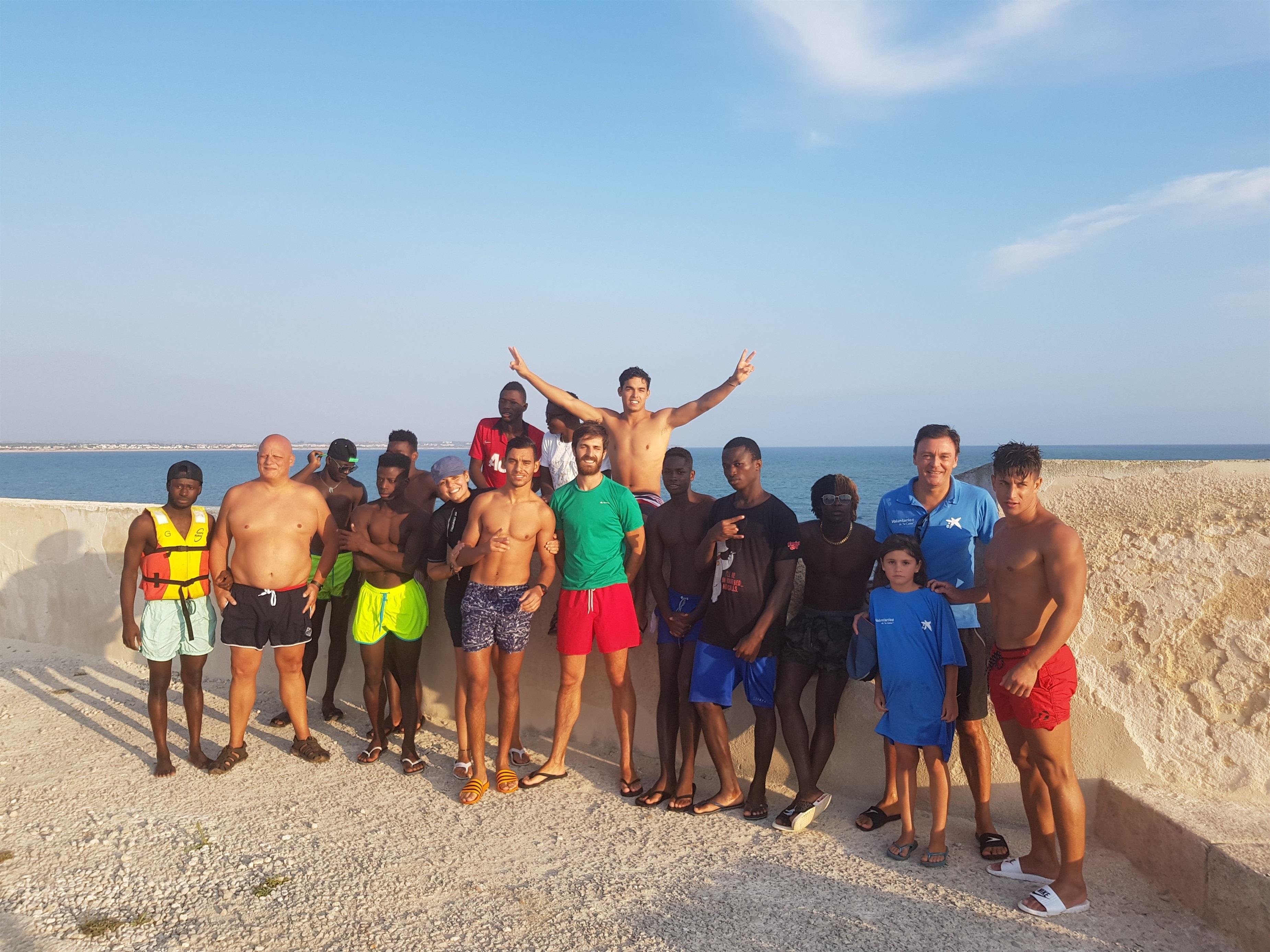 El grupo ha disfrutado de una excursión en la playa y el puerto deportivo de Sancti Petri (Cádiz)
