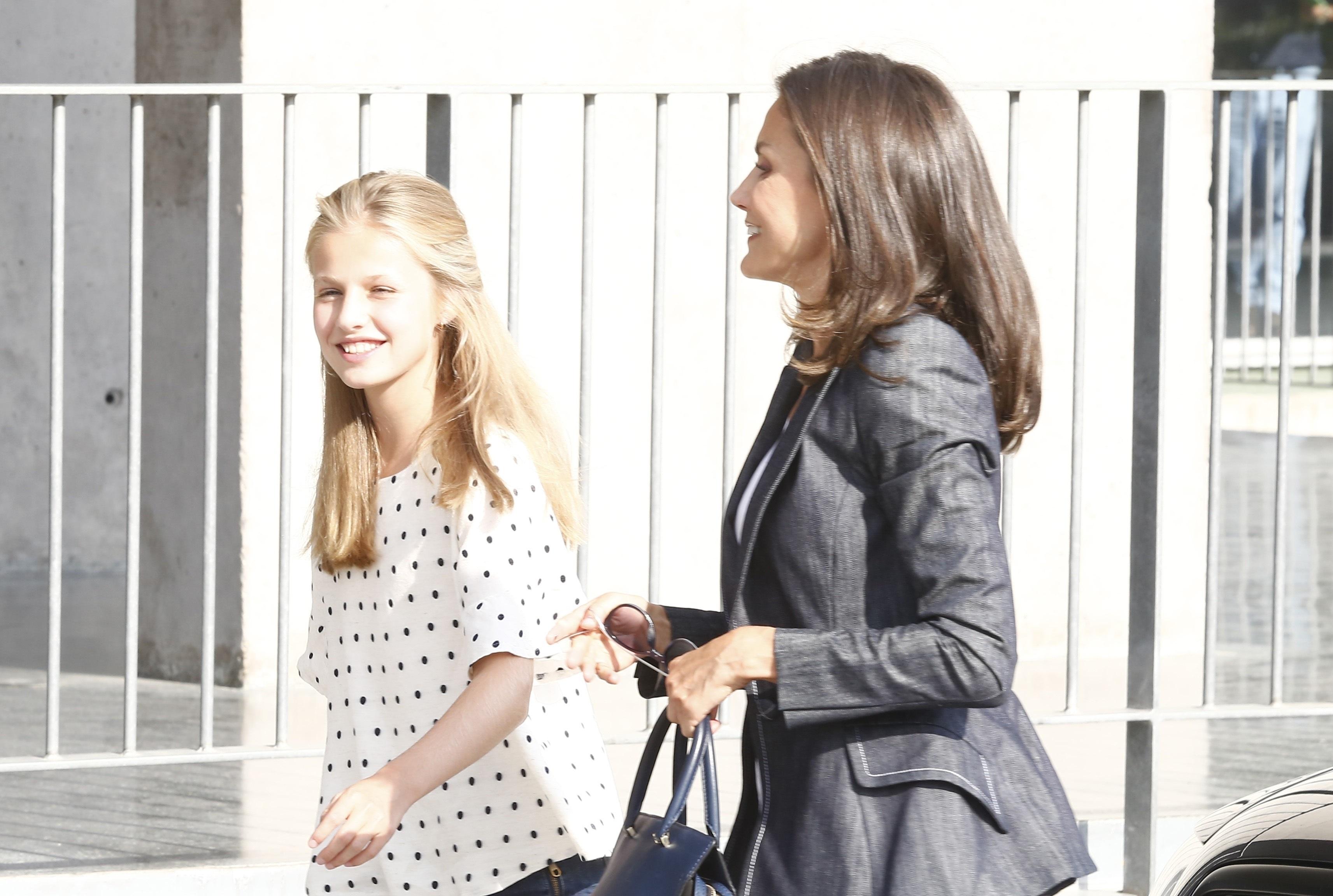 La princesa Leonor y la Reina Letizia visitan a Don Juan Carlos