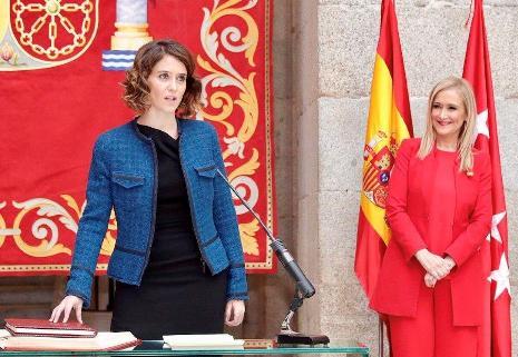 Ayuso toma posesión ante Cifuentes.Octubre 2017