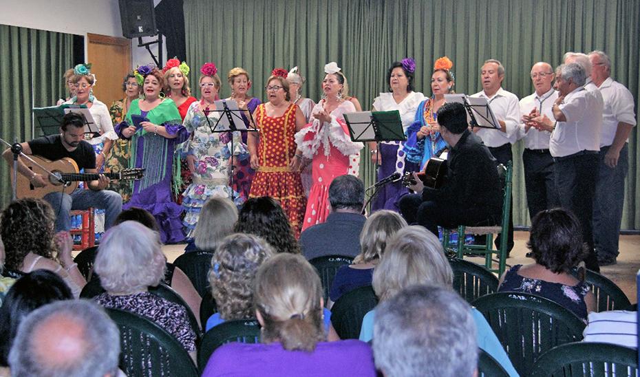 Coro rociero cantando por sevillanas en la Casa de Andalucía de Valencia. OFICINA DEL PORTAVOZ