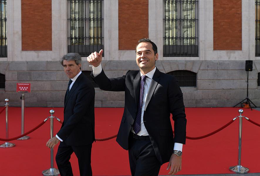 Ignacio Aguado y Ángel Garrido en la Puerta del Sol. Cs