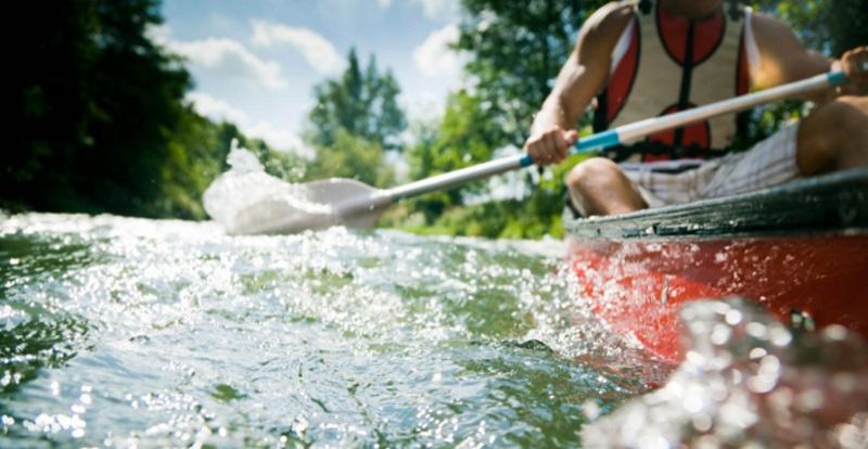 Actividades de kayak en la Sierra de Madrid. Fuente web Paredes Paradise