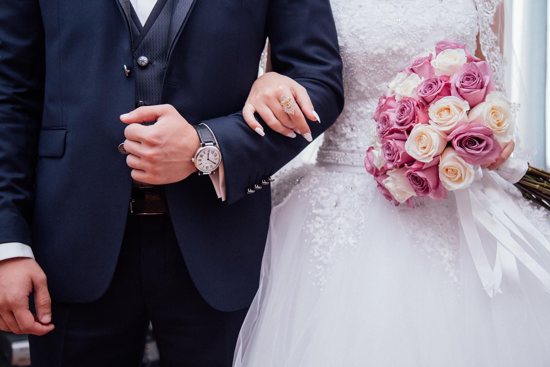 Un hombre y una mujer a punto de casarse. Fuente: Pixabay,